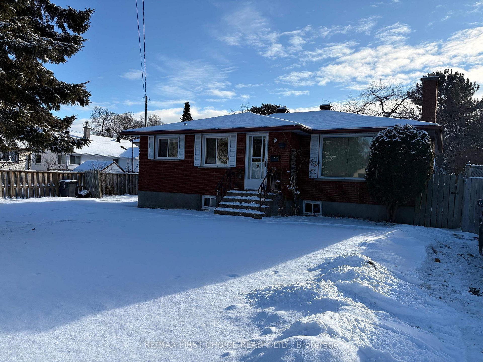 Photo 1 of 807 Superior Avenue, Thunder Bay, Shuniah — HOMEH