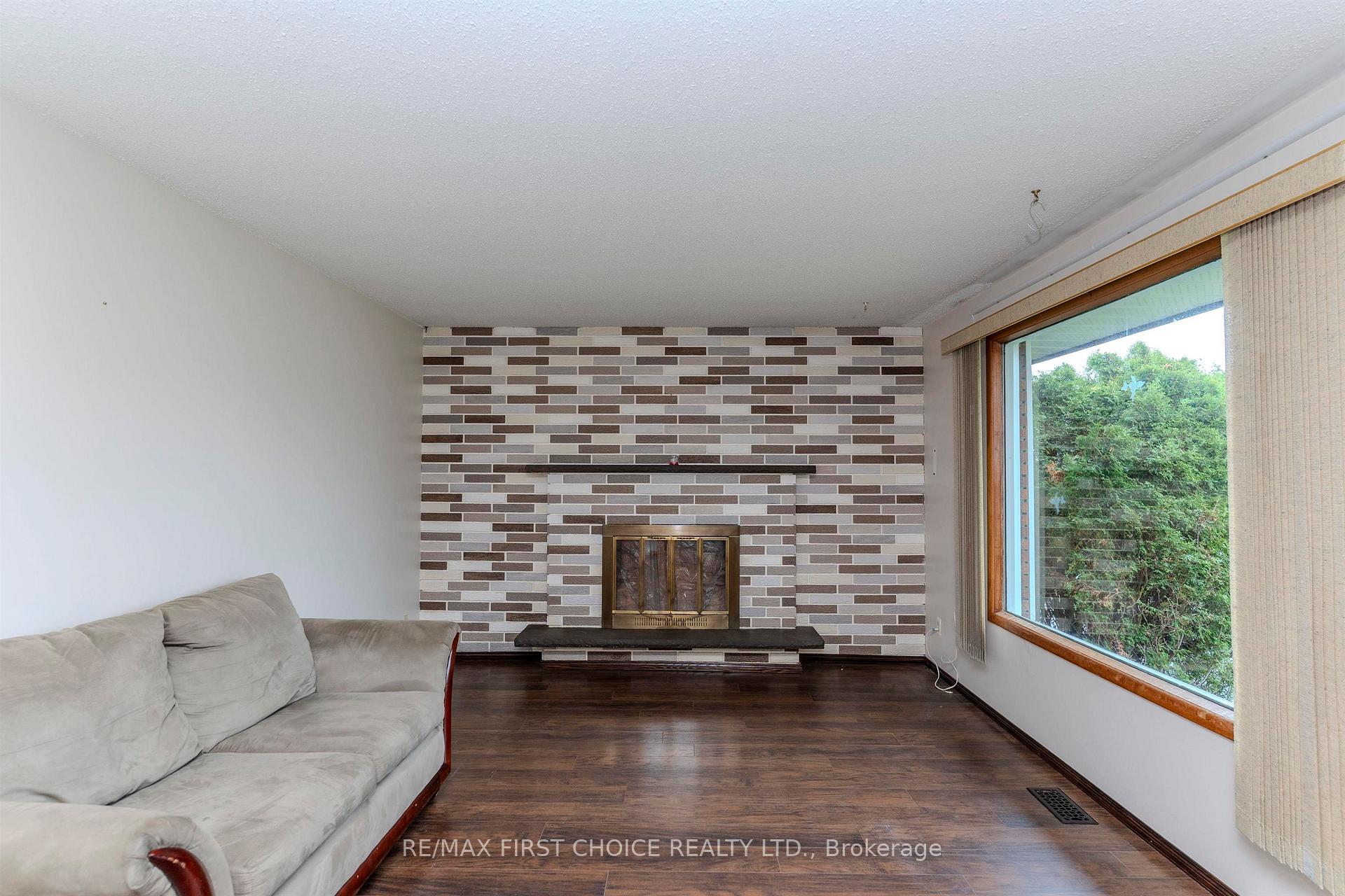 Photo 5 of 807 Superior Avenue, Thunder Bay, Shuniah — HOMEH