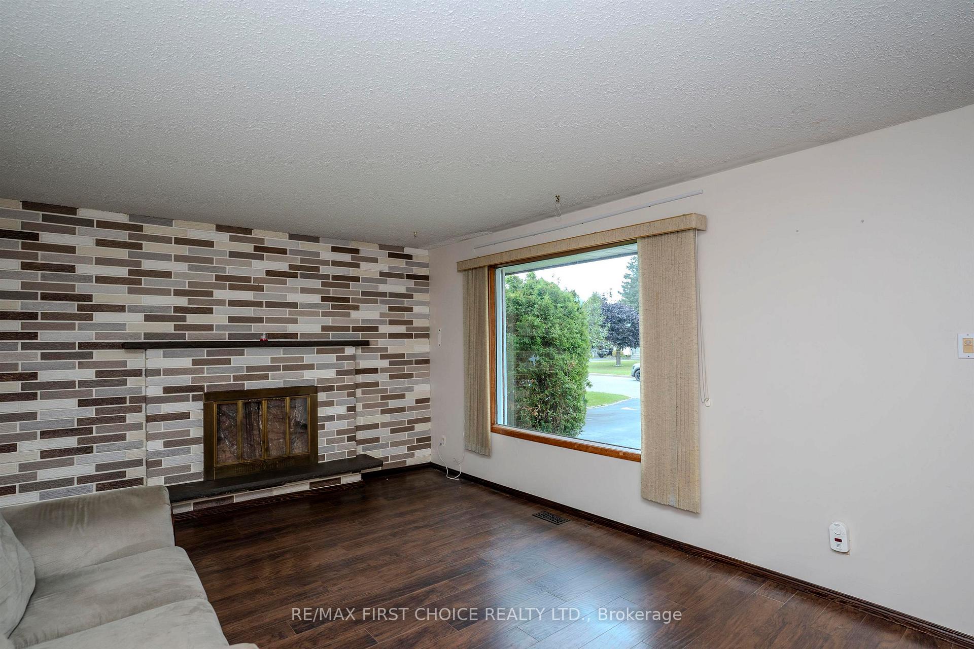 Photo 6 of 807 Superior Avenue, Thunder Bay, Shuniah — HOMEH