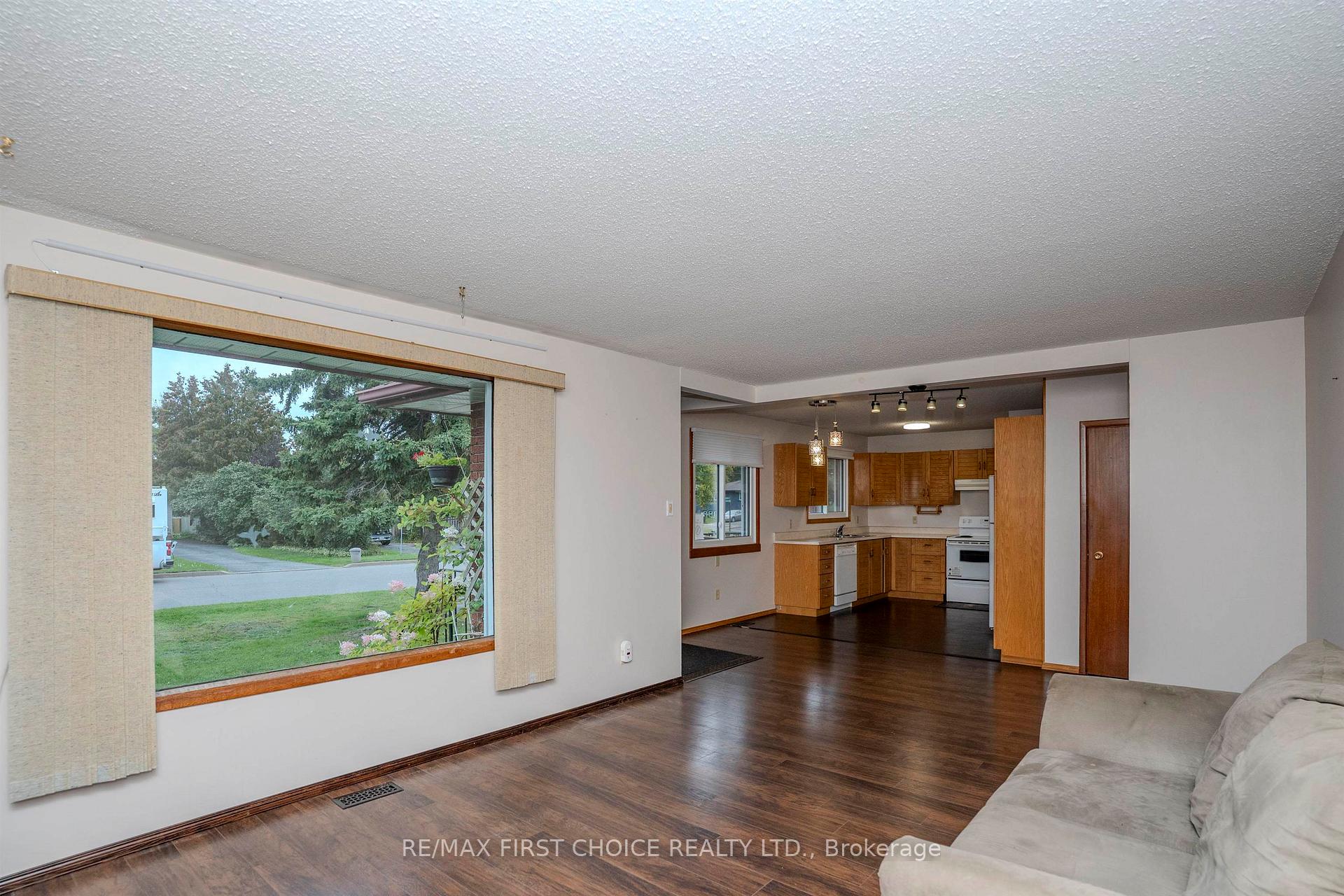 Photo 7 of 807 Superior Avenue, Thunder Bay, Shuniah — HOMEH