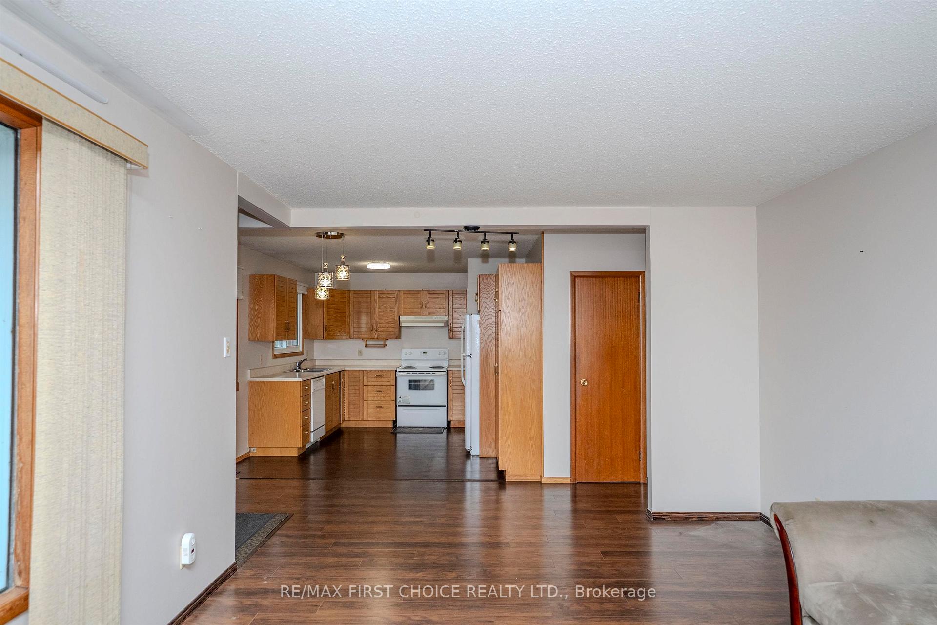 Photo 8 of 807 Superior Avenue, Thunder Bay, Shuniah — HOMEH