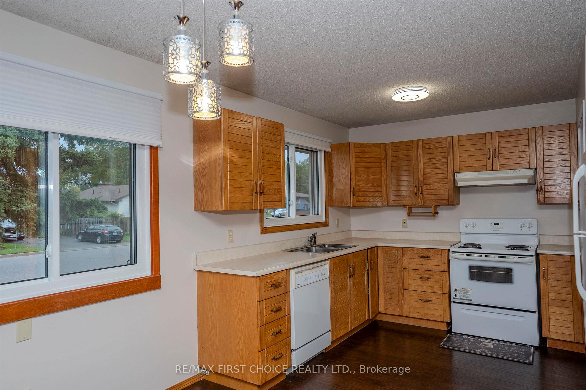 Photo 9 of 807 Superior Avenue, Thunder Bay, Shuniah — HOMEH