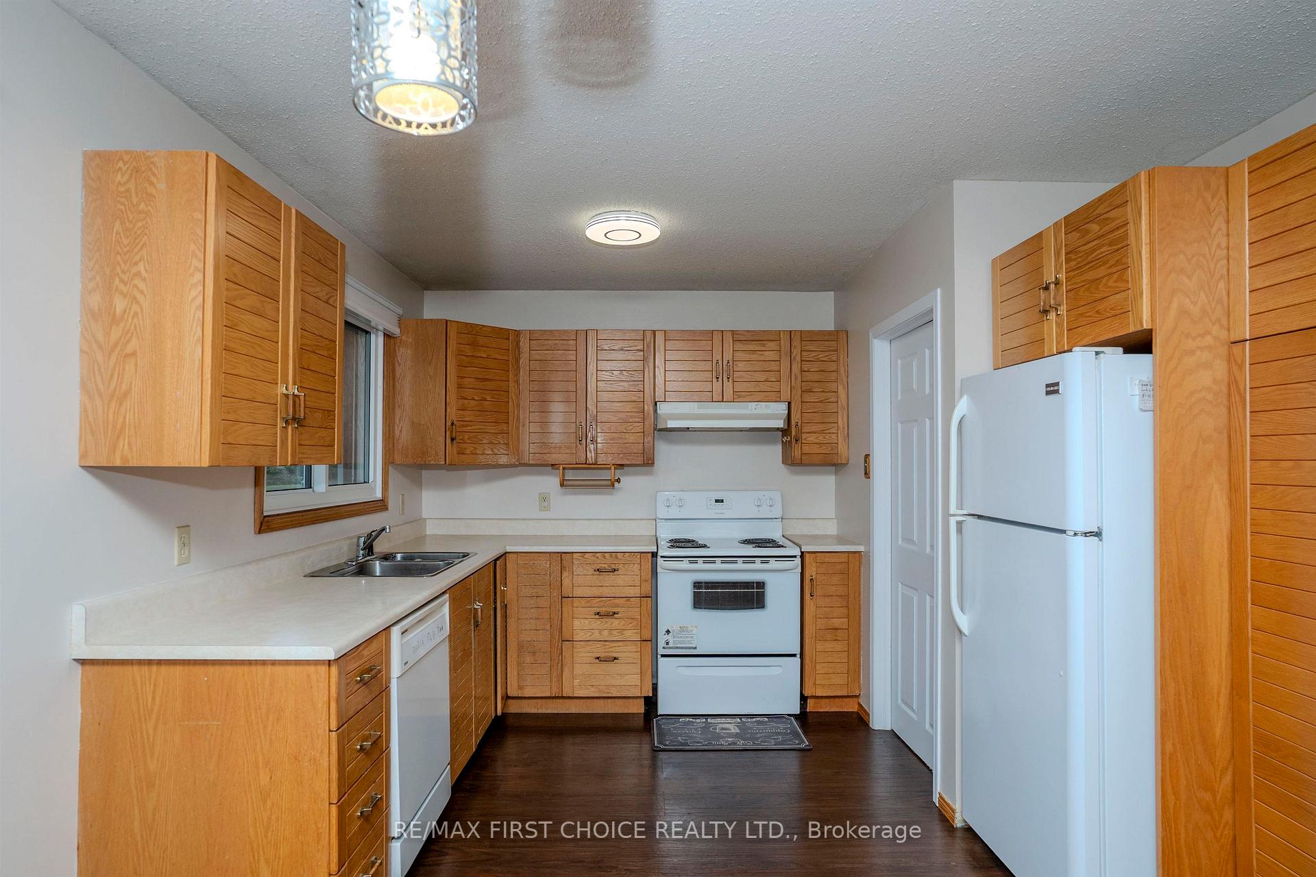 Photo 10 of 807 Superior Avenue, Thunder Bay, Shuniah — HOMEH