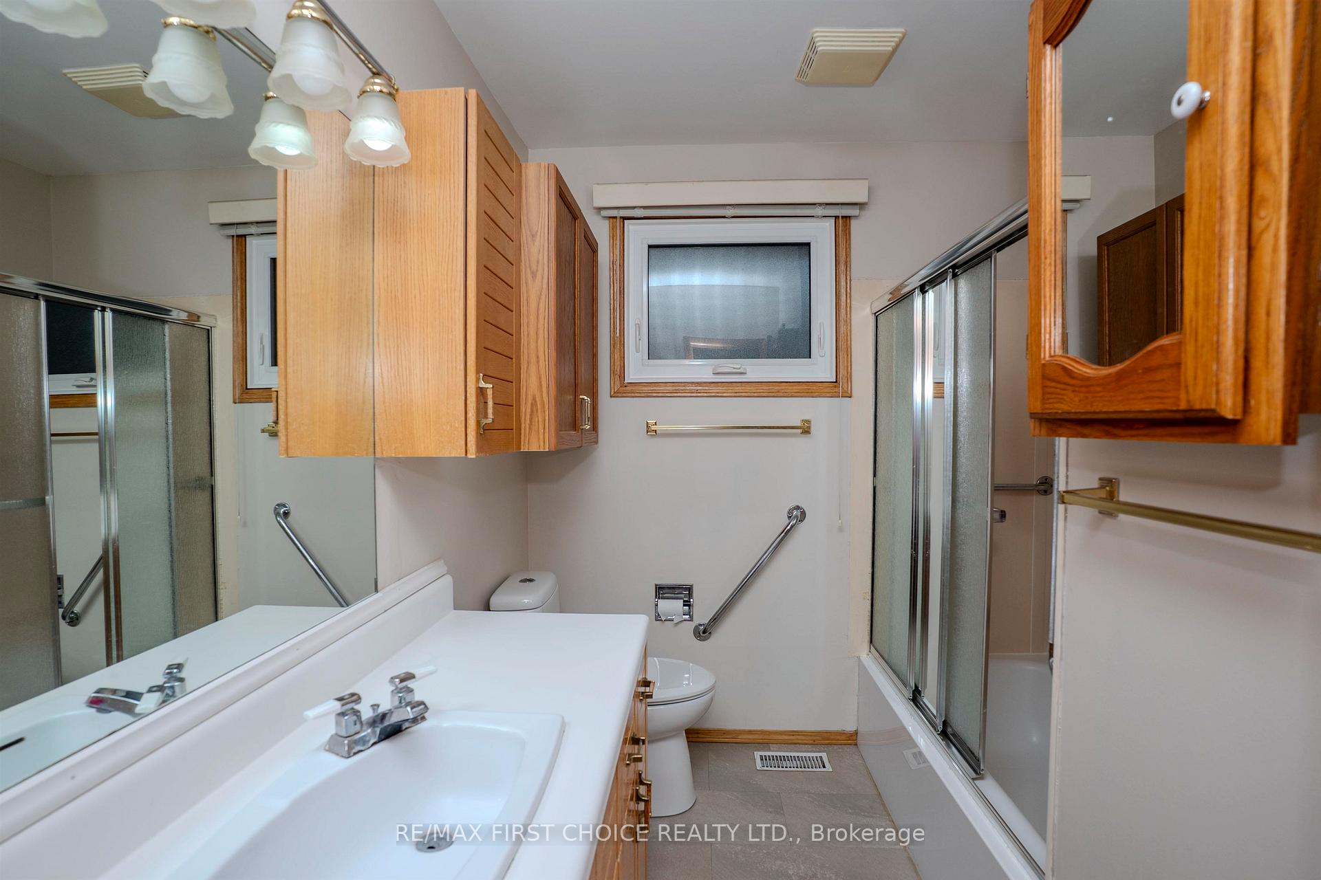 Photo 13 of 807 Superior Avenue, Thunder Bay, Shuniah — HOMEH