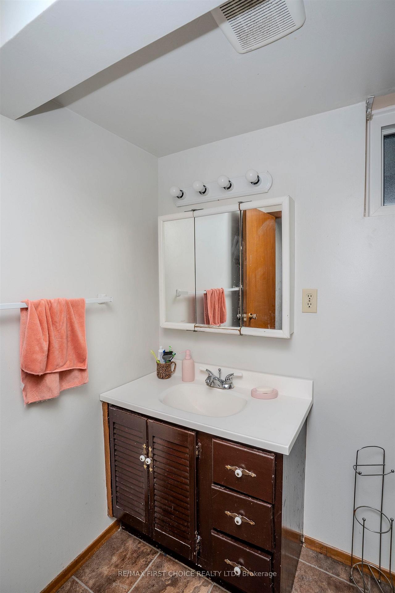 Photo 29 of 807 Superior Avenue, Thunder Bay, Shuniah — HOMEH