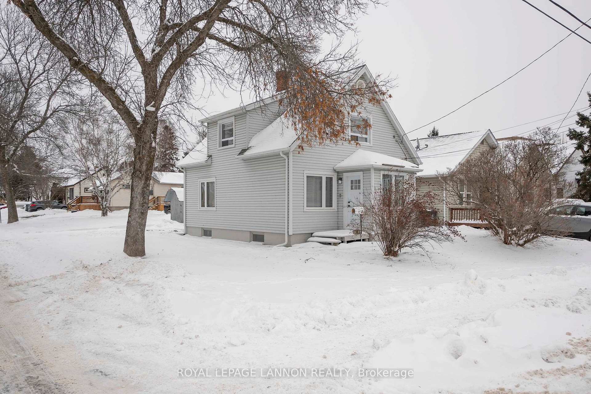 Photo 11 of 598 Van Norman Street, Thunder Bay, College Heights — HOMEH