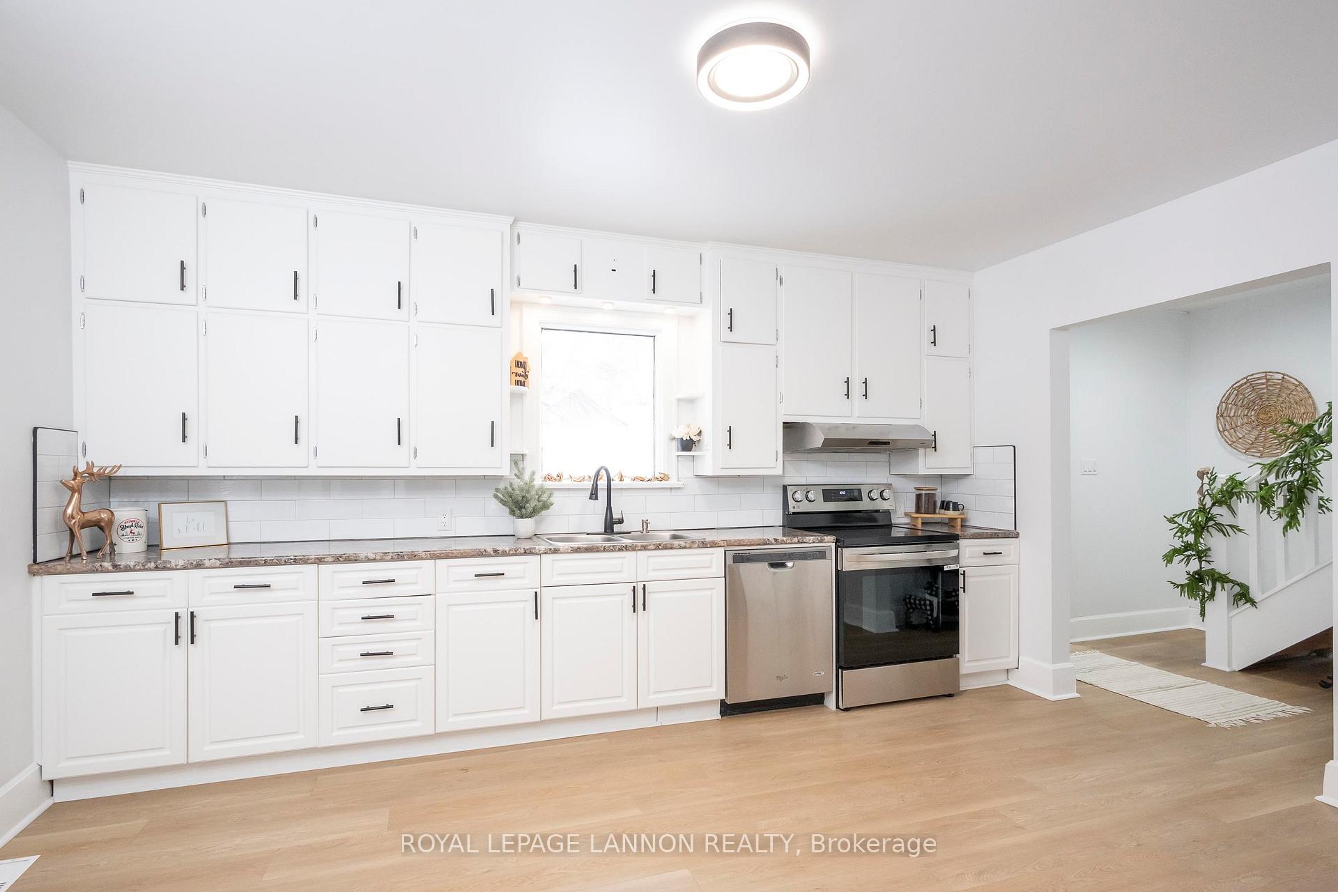 Photo 13 of 598 Van Norman Street, Thunder Bay, College Heights — HOMEH
