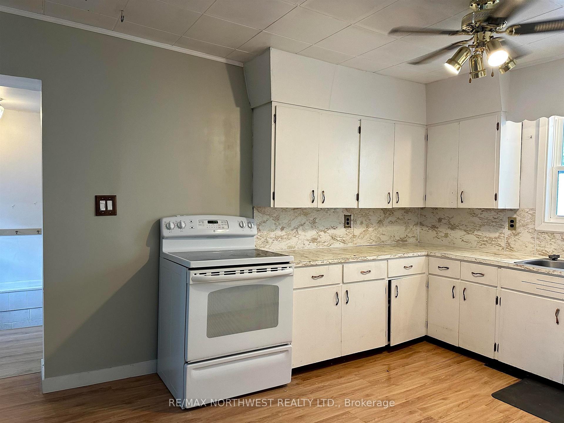 Photo 10 of 1102 Scott Street, Fort Frances — HOMEH