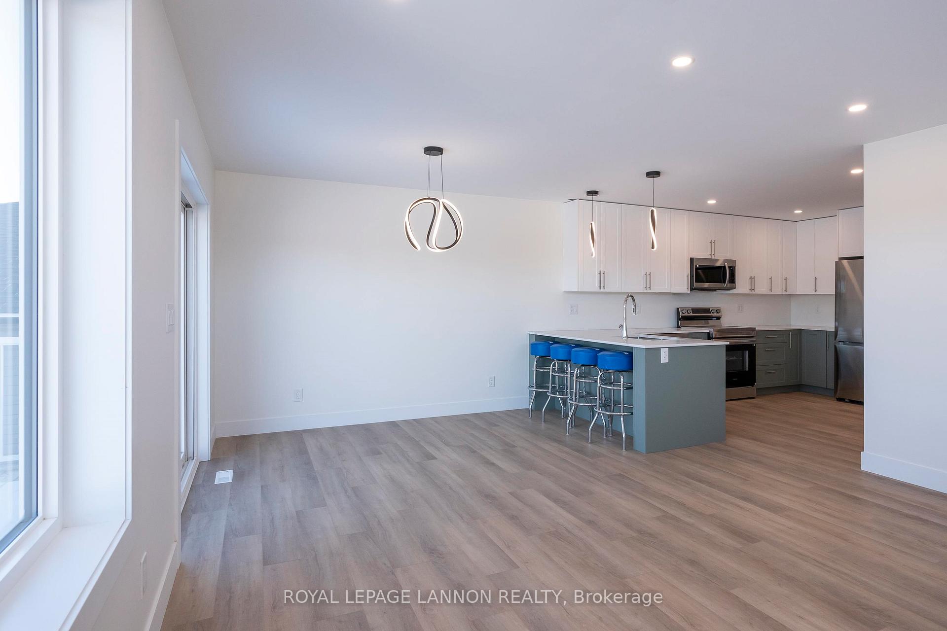 Photo 5 of 202 Bruin Crescent, Thunder Bay, Parkdale — HOMEH