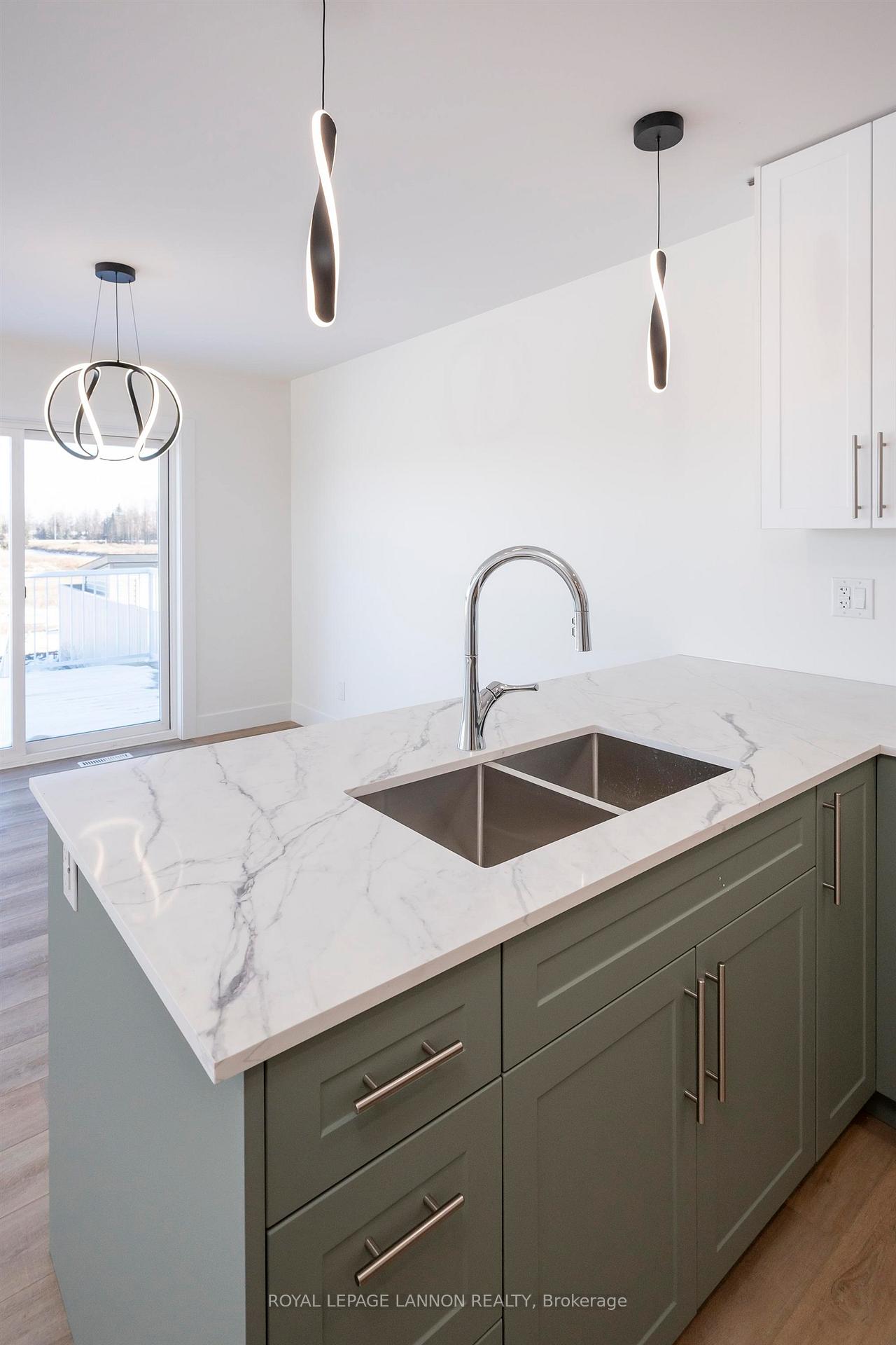 Photo 11 of 202 Bruin Crescent, Thunder Bay, Parkdale — HOMEH