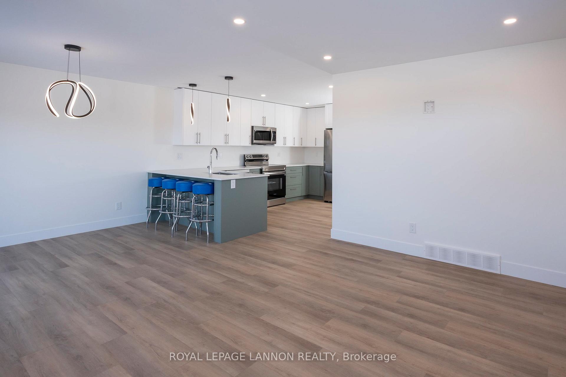 Photo 13 of 202 Bruin Crescent, Thunder Bay, Parkdale — HOMEH