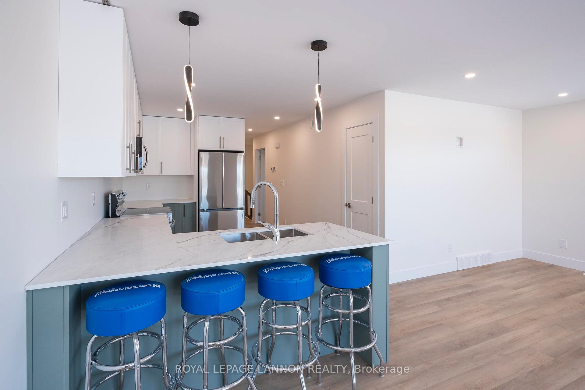 Photo 14 of 202 Bruin Crescent, Thunder Bay, Parkdale — HOMEH