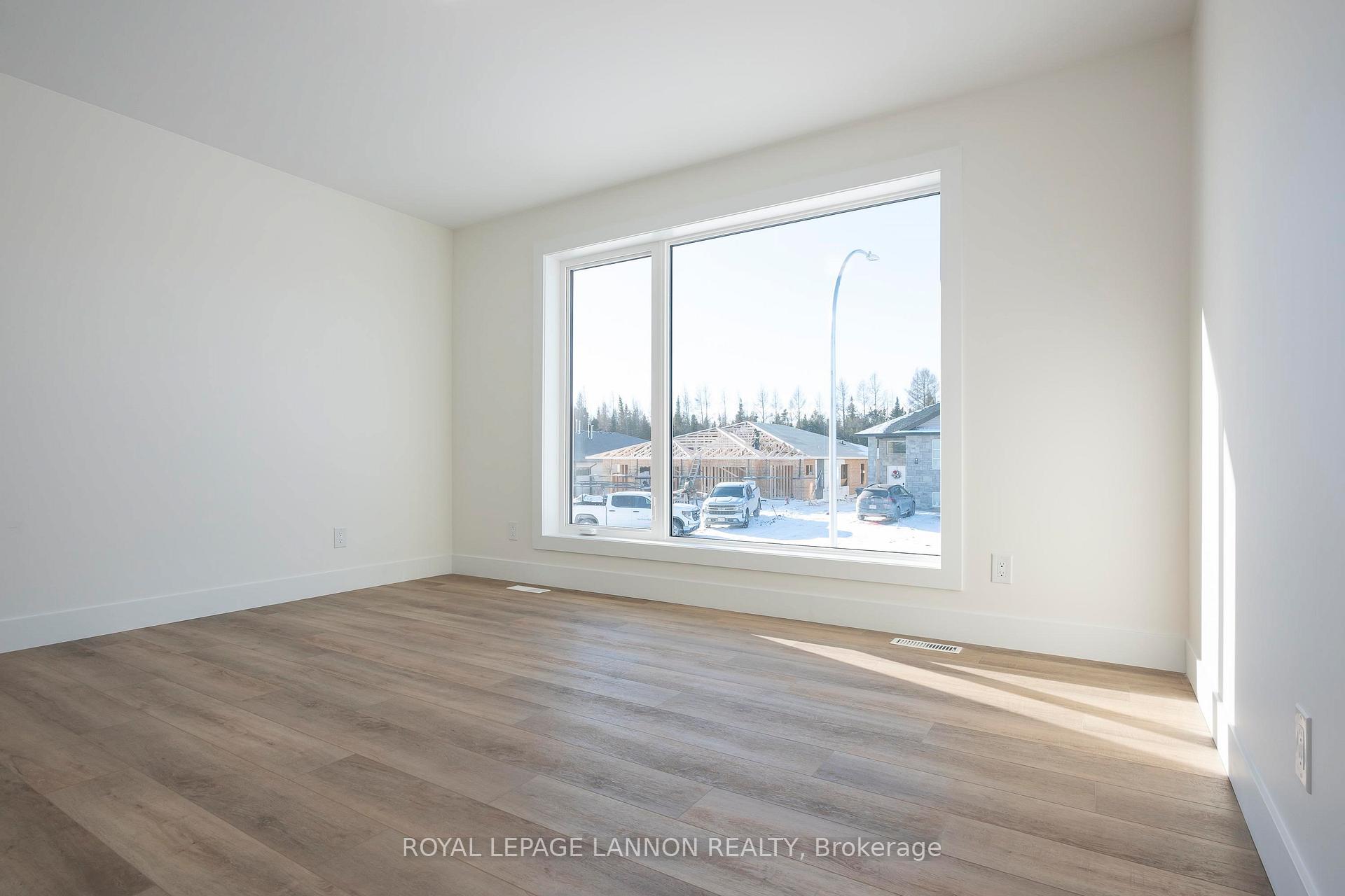 Photo 18 of 202 Bruin Crescent, Thunder Bay, Parkdale — HOMEH