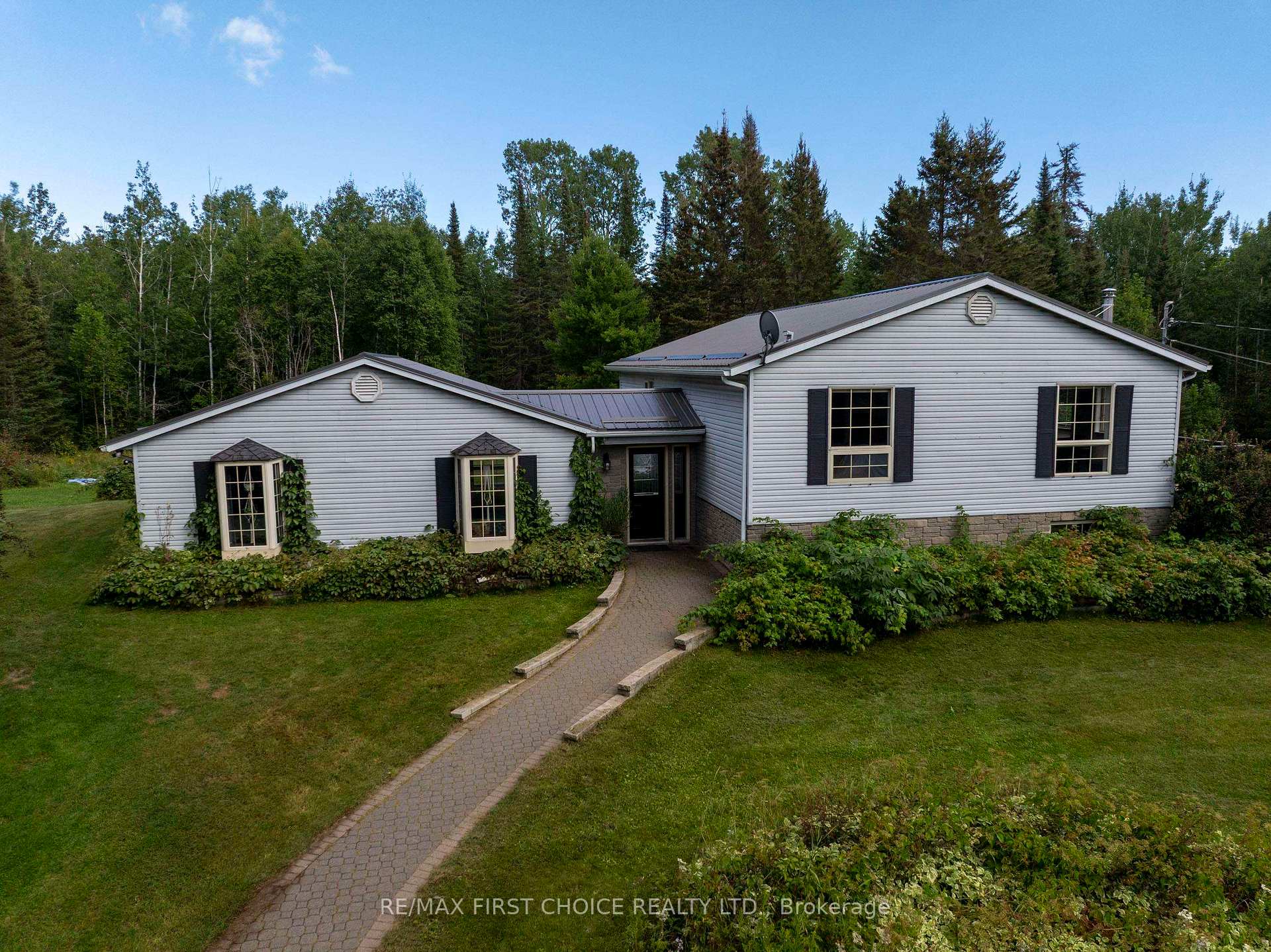 Photo 2 of 230 Gus Wouri Road, Thunder Bay, McIntyre North — HOMEH