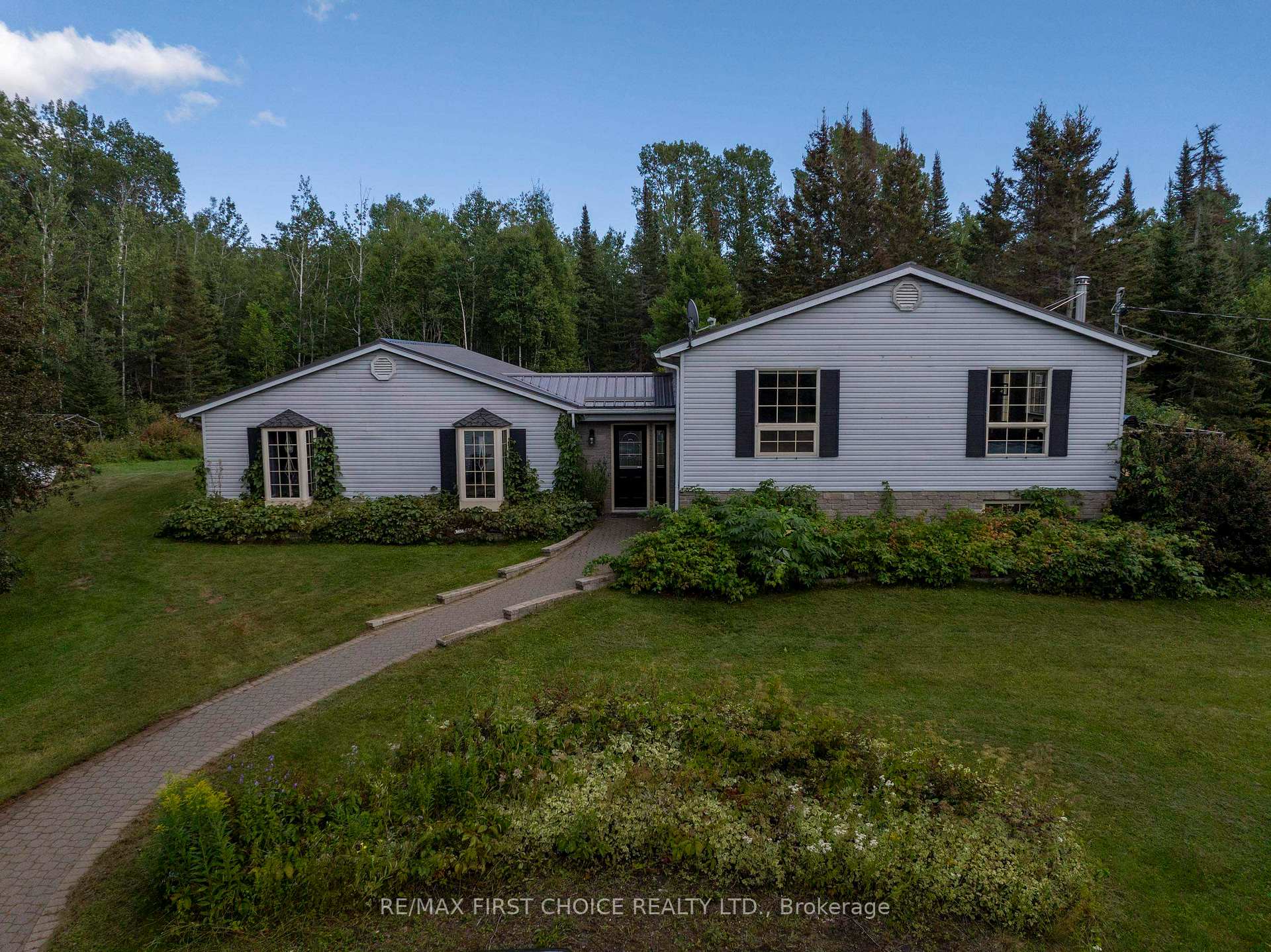 Photo 3 of 230 Gus Wouri Road, Thunder Bay, McIntyre North — HOMEH