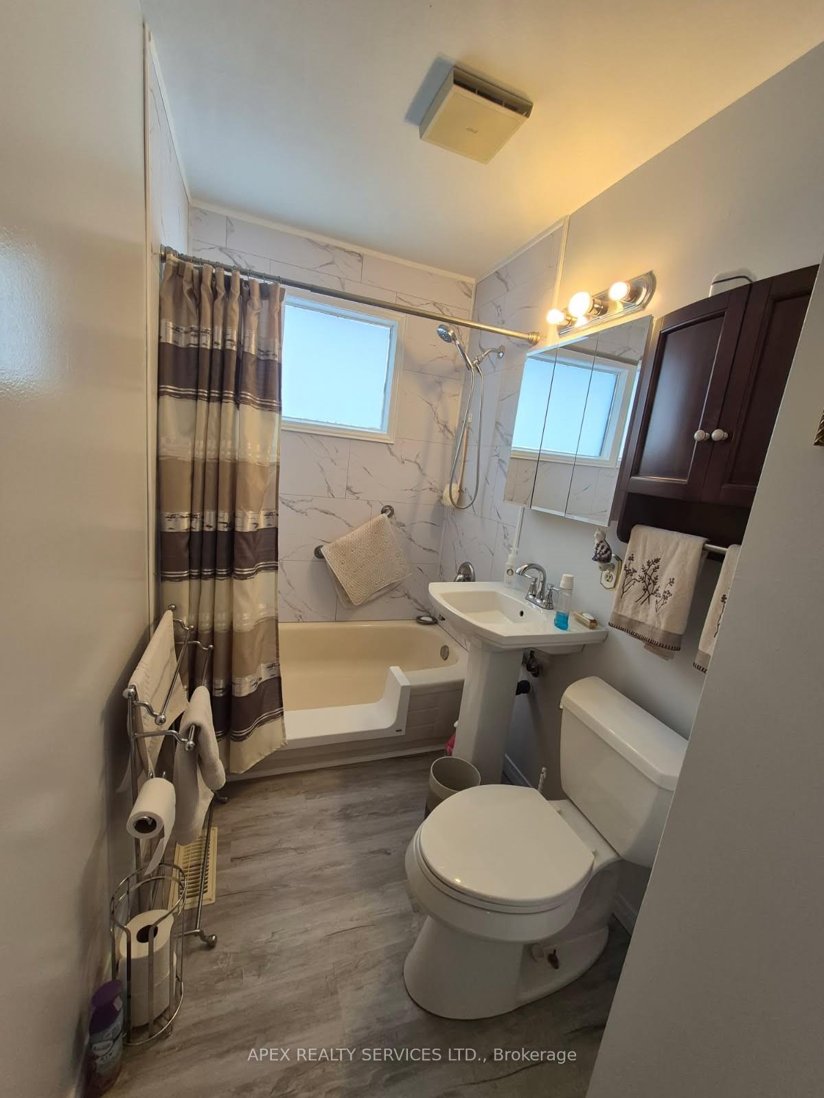 Photo 16 of 630 Hollylane, Thunder Bay, West End — HOMEH