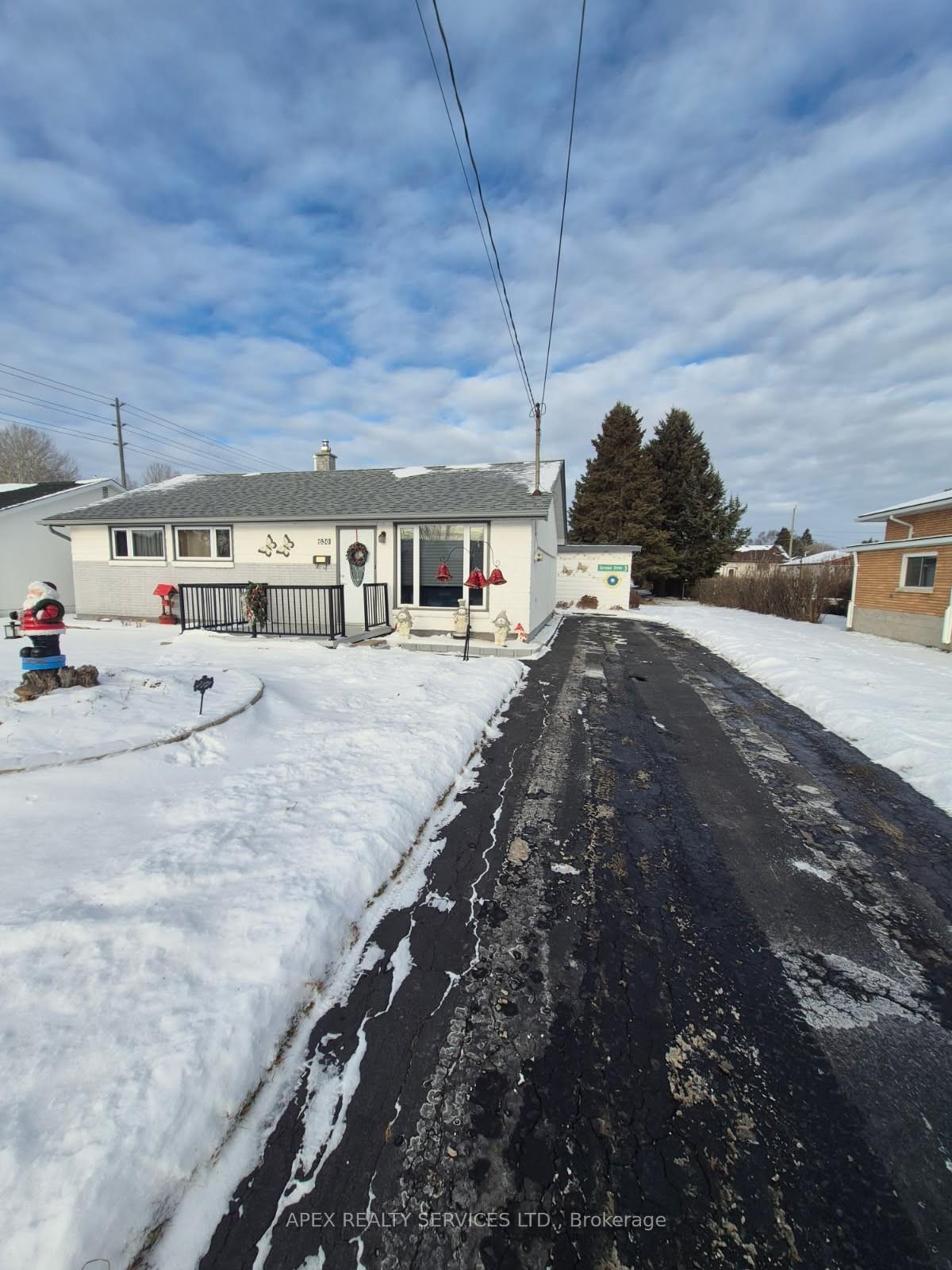 Photo 24 of 630 Hollylane, Thunder Bay, West End — HOMEH