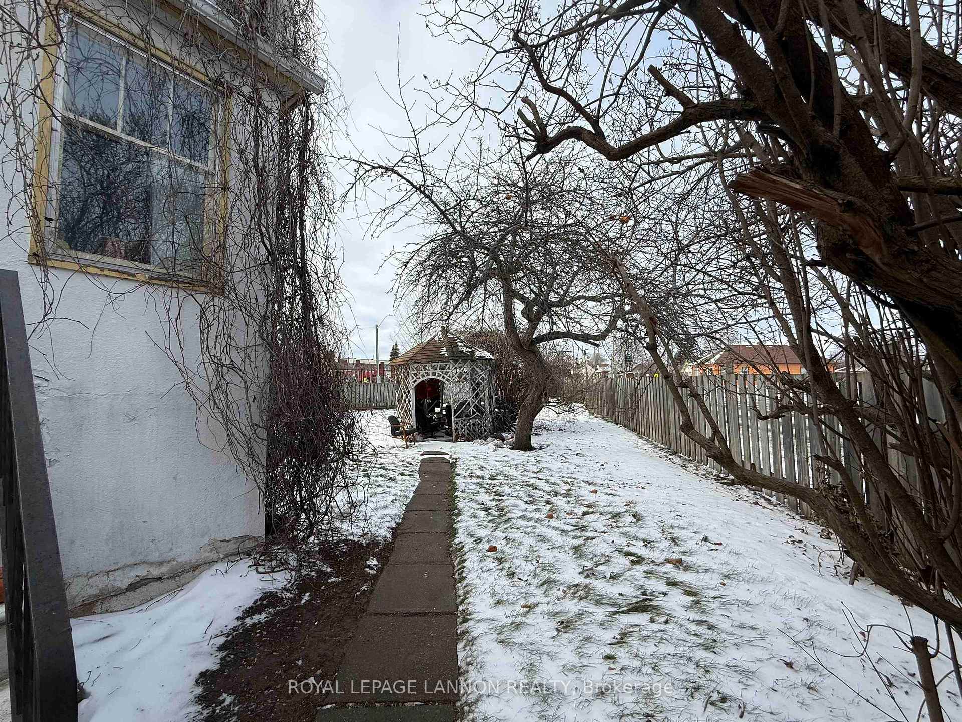 Photo 6 of 327 Robertson Street, Thunder Bay, East End — HOMEH