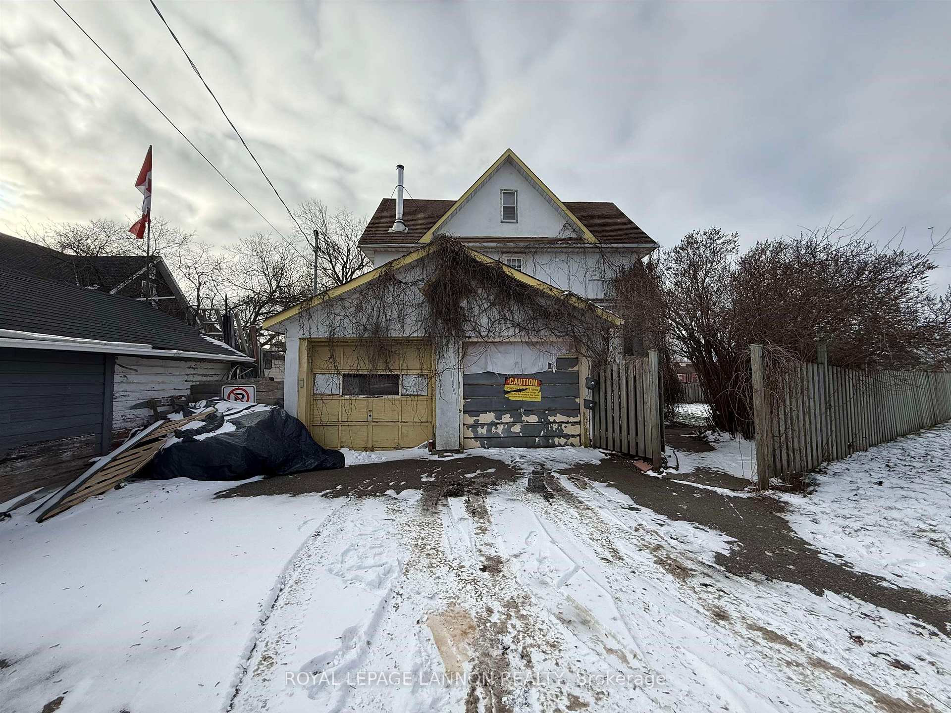 Photo 8 of 327 Robertson Street, Thunder Bay, East End — HOMEH