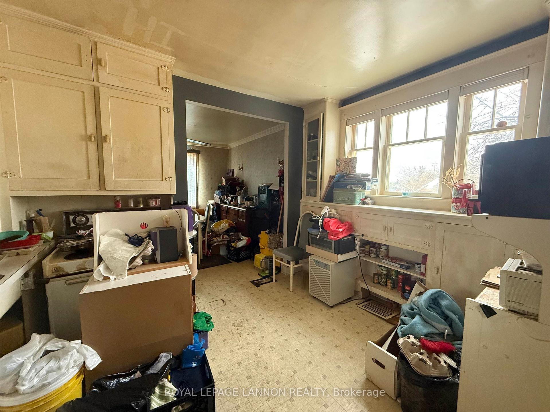 Photo 10 of 327 Robertson Street, Thunder Bay, East End — HOMEH