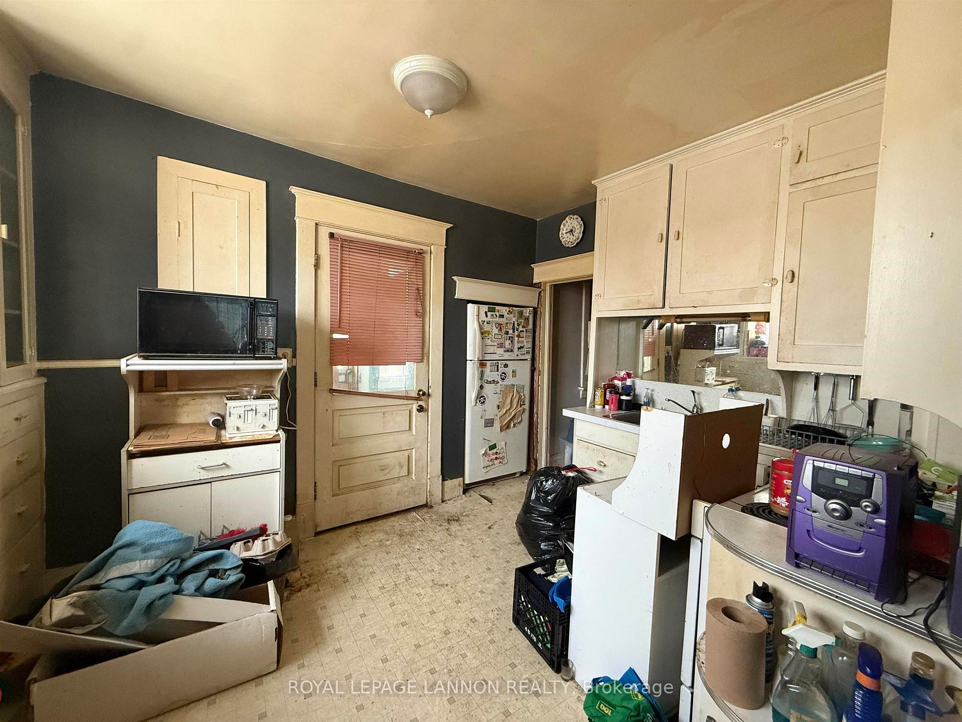 Photo 11 of 327 Robertson Street, Thunder Bay, East End — HOMEH