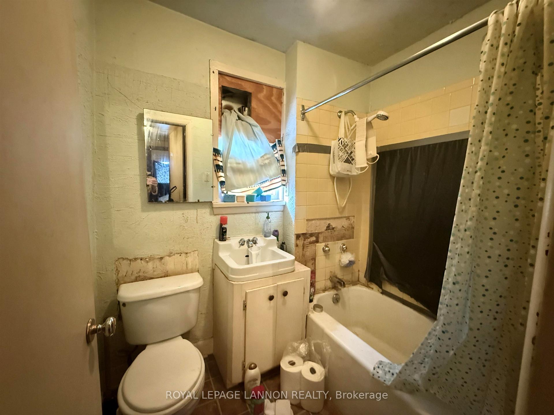 Photo 27 of 327 Robertson Street, Thunder Bay, East End — HOMEH