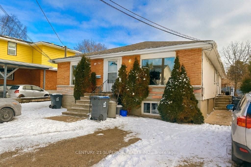 Front of 221 & 223 Bruce Street