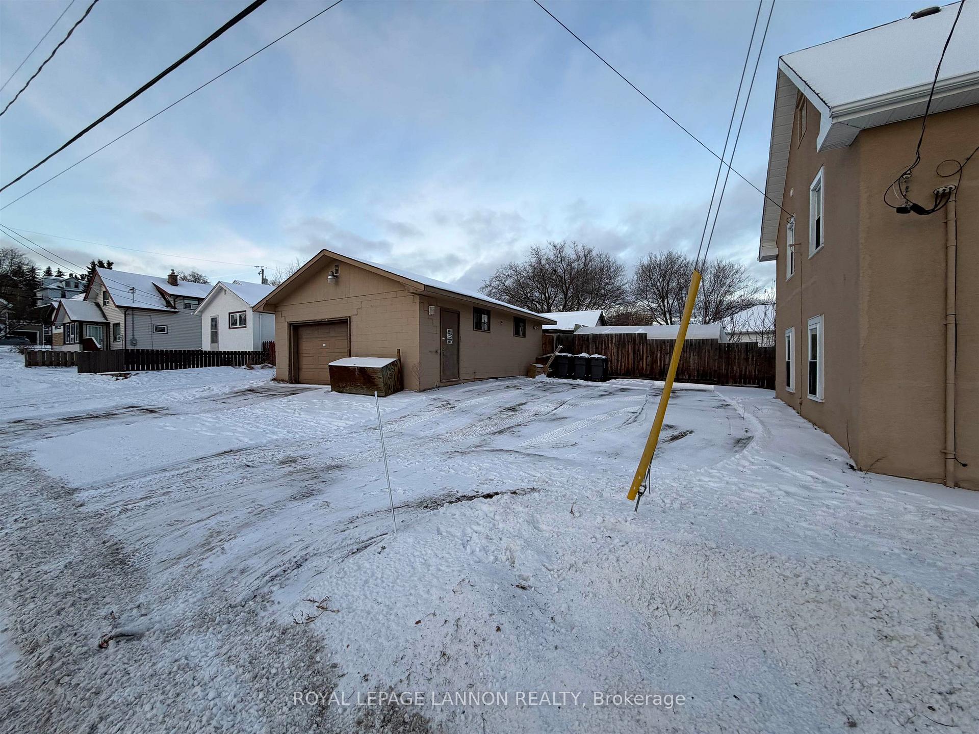Photo 3 of 50 Ontario Street, Thunder Bay, Court / Cumberland — HOMEH