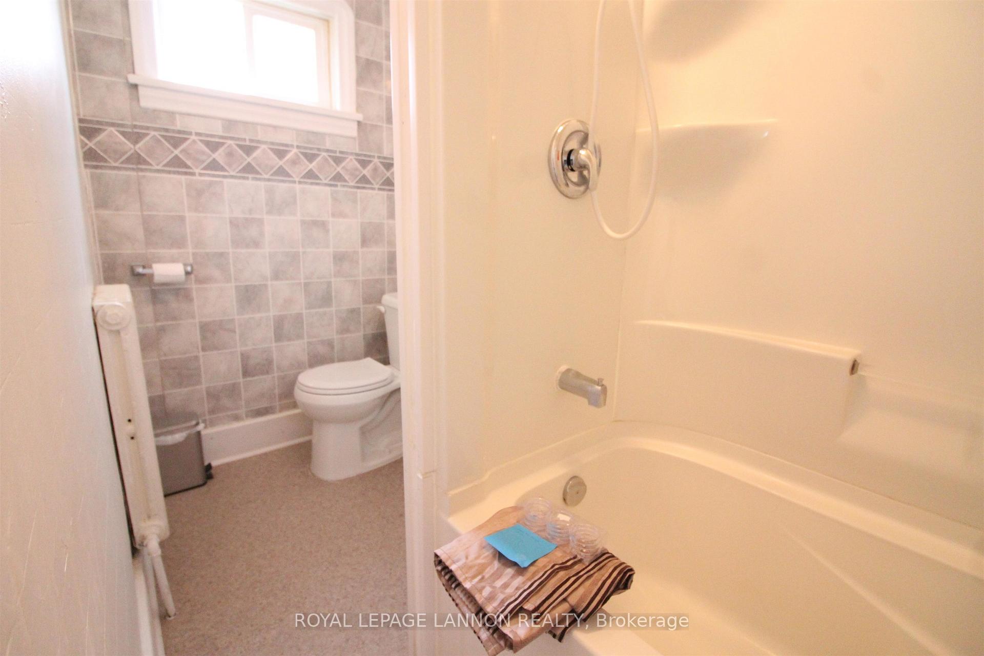 Photo 14 of 50 Ontario Street, Thunder Bay, Court / Cumberland — HOMEH