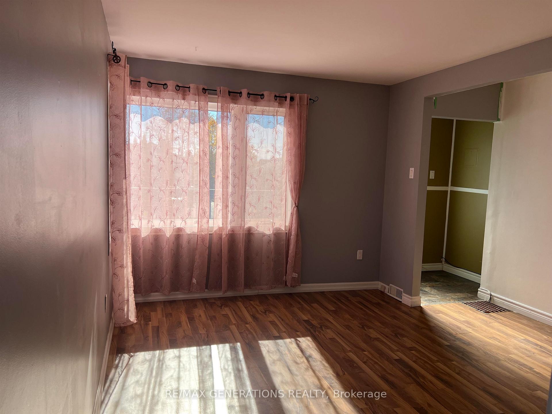 Photo 2 of 10 Howe Street, Marathon — HOMEH