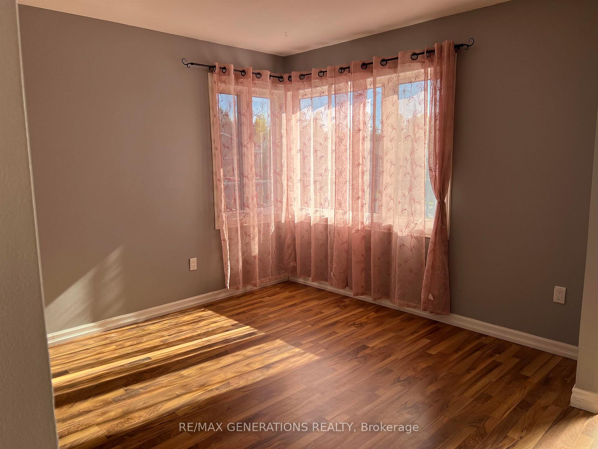 Photo 3 of 10 Howe Street, Marathon — HOMEH