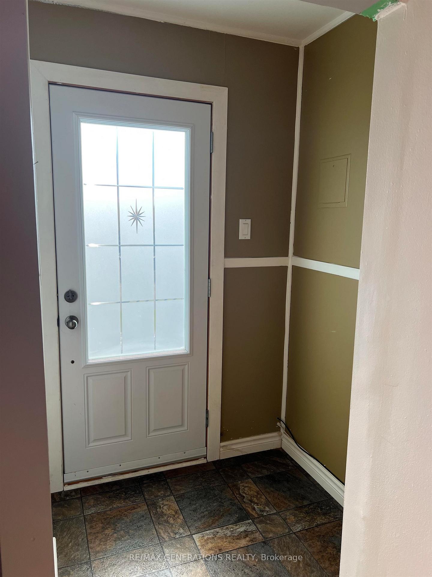 Photo 4 of 10 Howe Street, Marathon — HOMEH