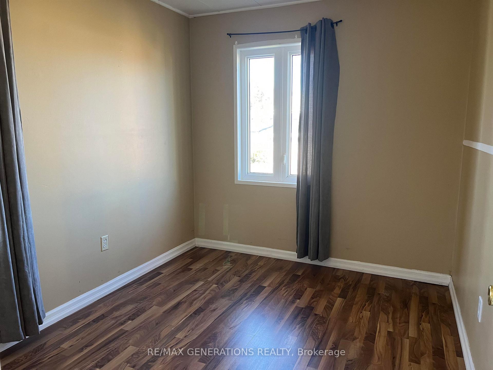 Photo 9 of 10 Howe Street, Marathon — HOMEH