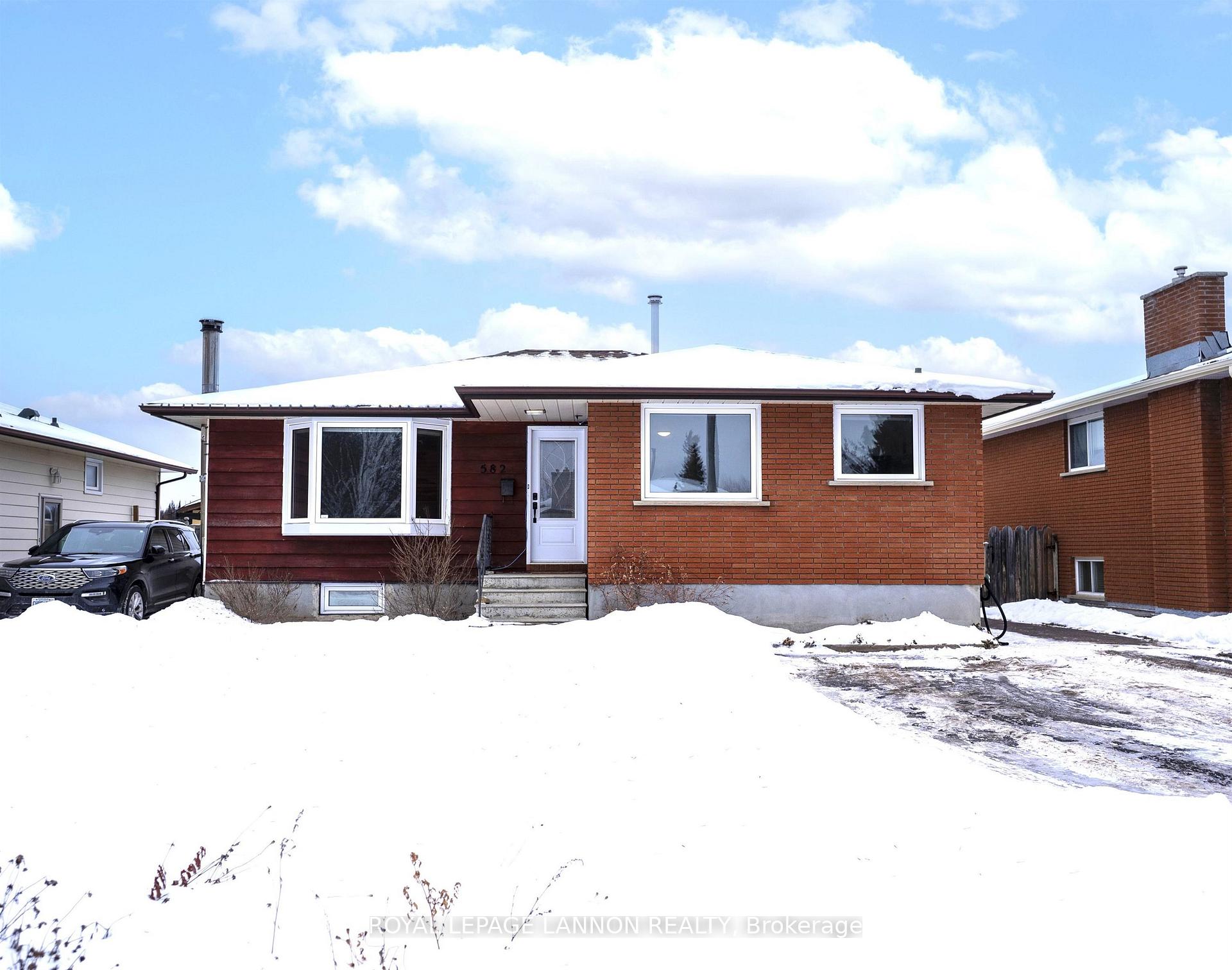 Photo 1 of 582 Dalhousie Drive, Thunder Bay, Northwood Park — HOMEH