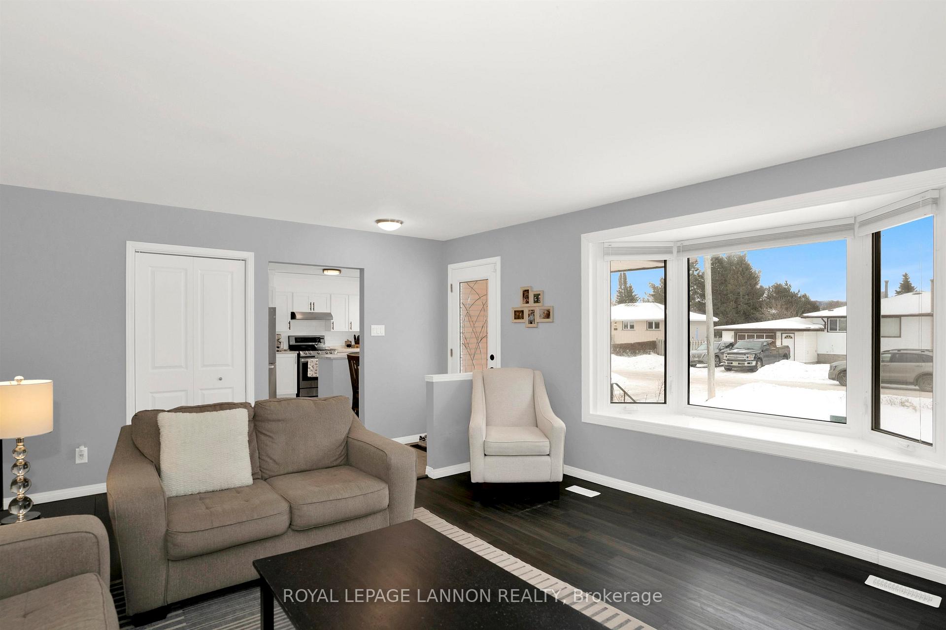 Photo 3 of 582 Dalhousie Drive, Thunder Bay, Northwood Park — HOMEH