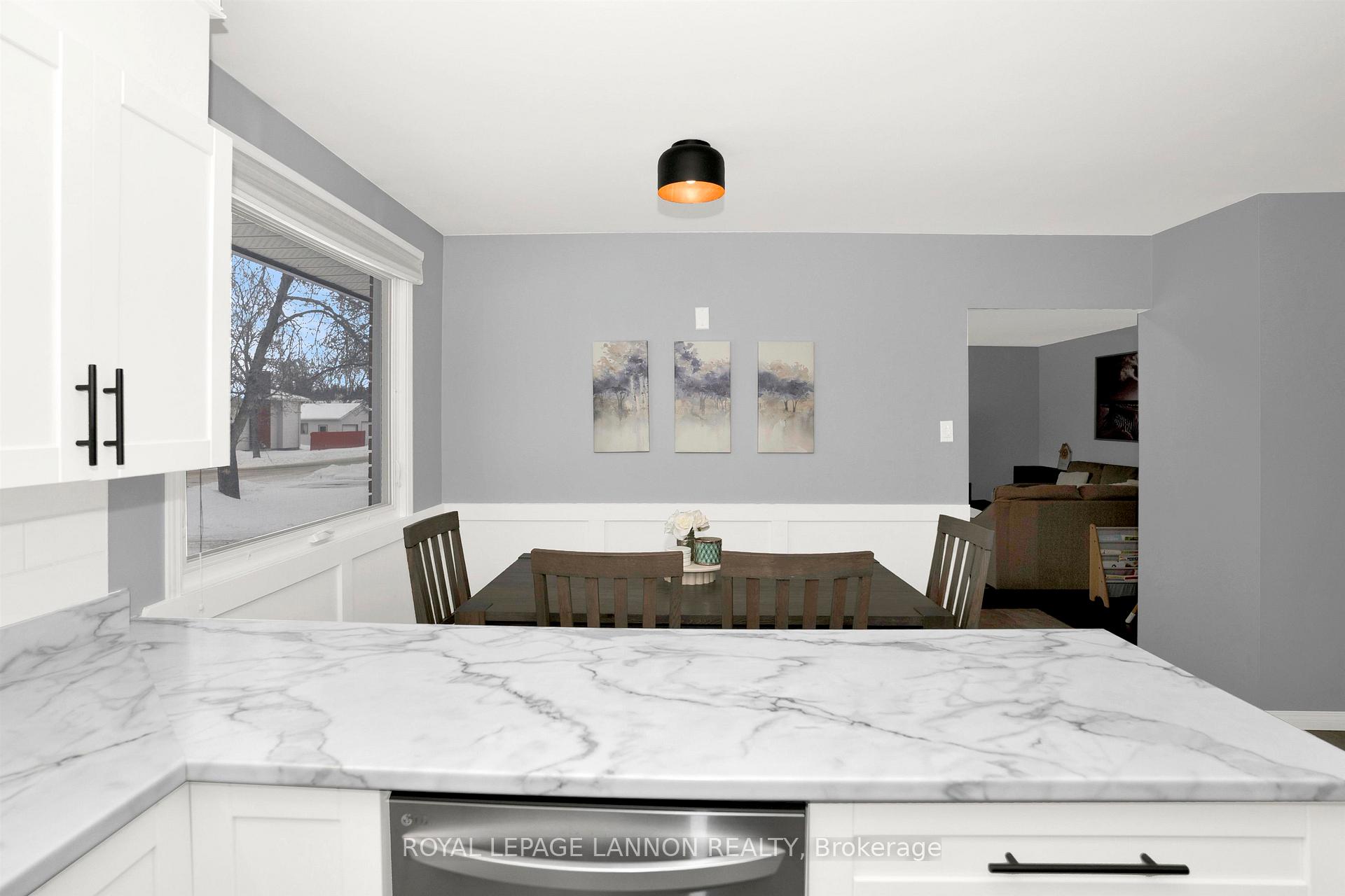 Photo 12 of 582 Dalhousie Drive, Thunder Bay, Northwood Park — HOMEH