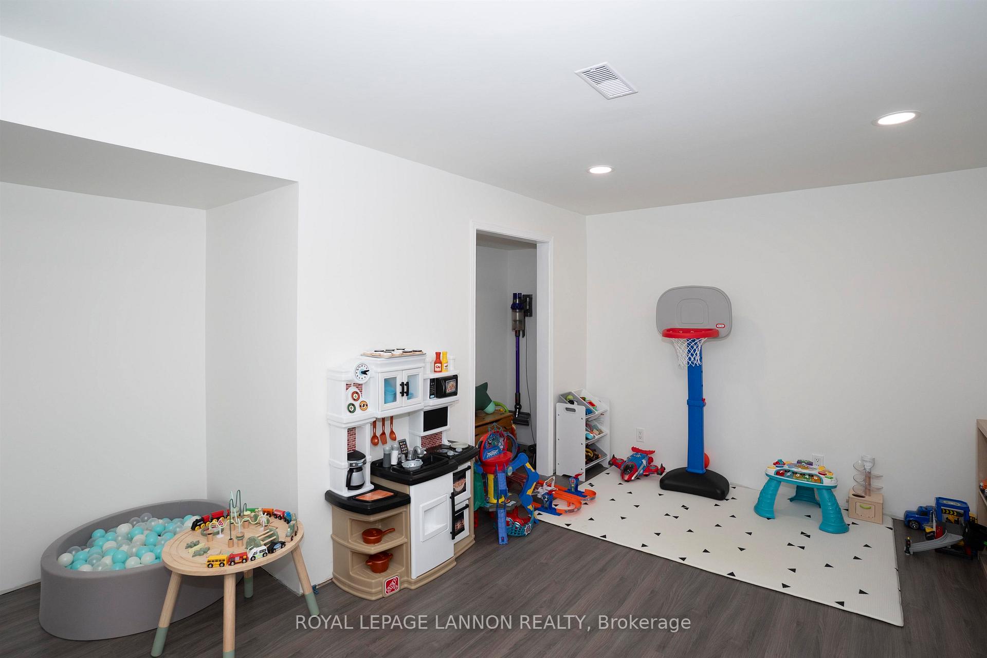 Photo 21 of 582 Dalhousie Drive, Thunder Bay, Northwood Park — HOMEH