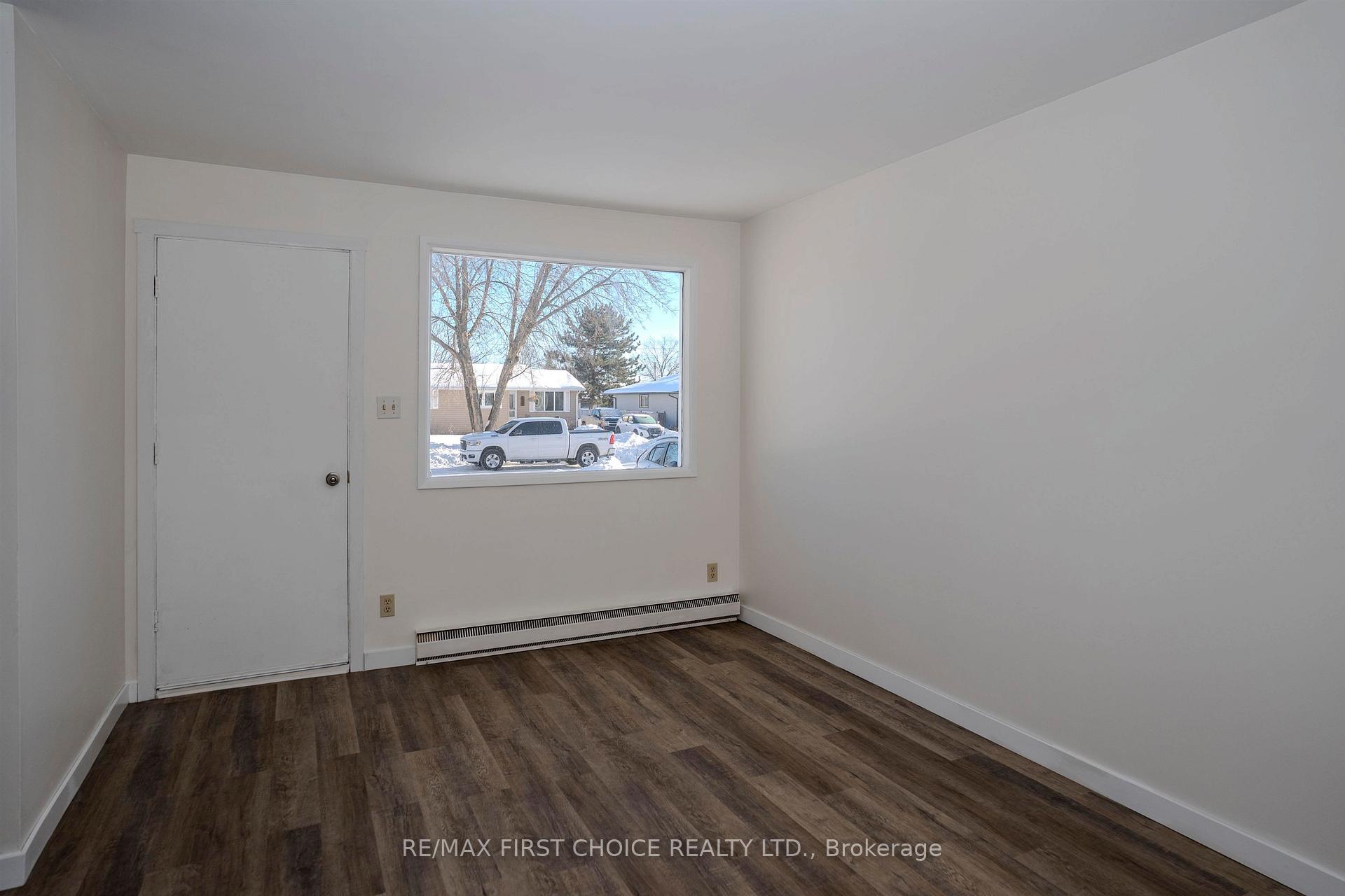 Photo 2 of 137 Huron Crescent, Thunder Bay, Shuniah — HOMEH