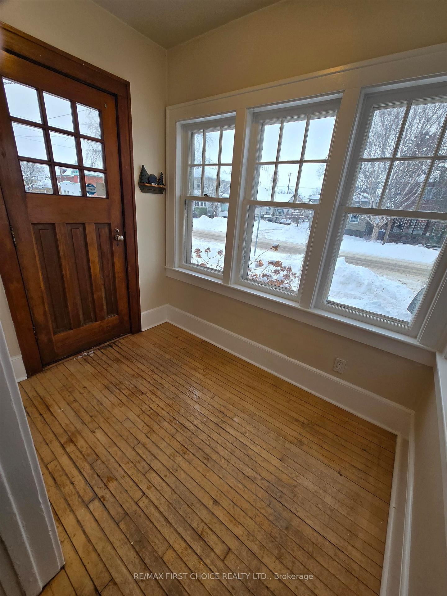 Photo 5 of 439 Syndicate Avenue N, Thunder Bay, McKeller Park — HOMEH