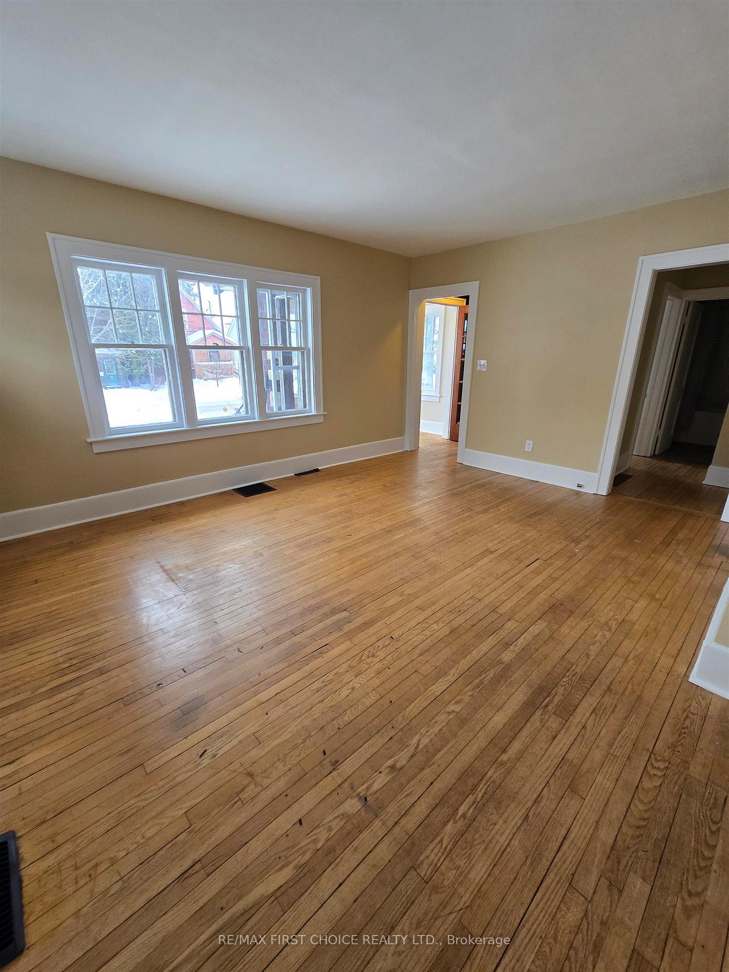 Photo 8 of 439 Syndicate Avenue N, Thunder Bay, McKeller Park — HOMEH