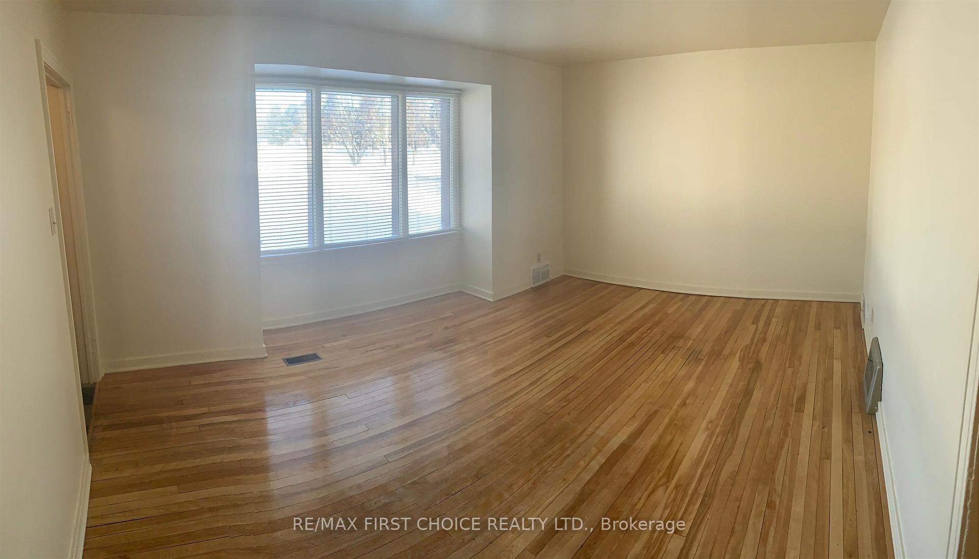 Photo 4 of 235 Strathcona Avenue, Thunder Bay, Current River — HOMEH