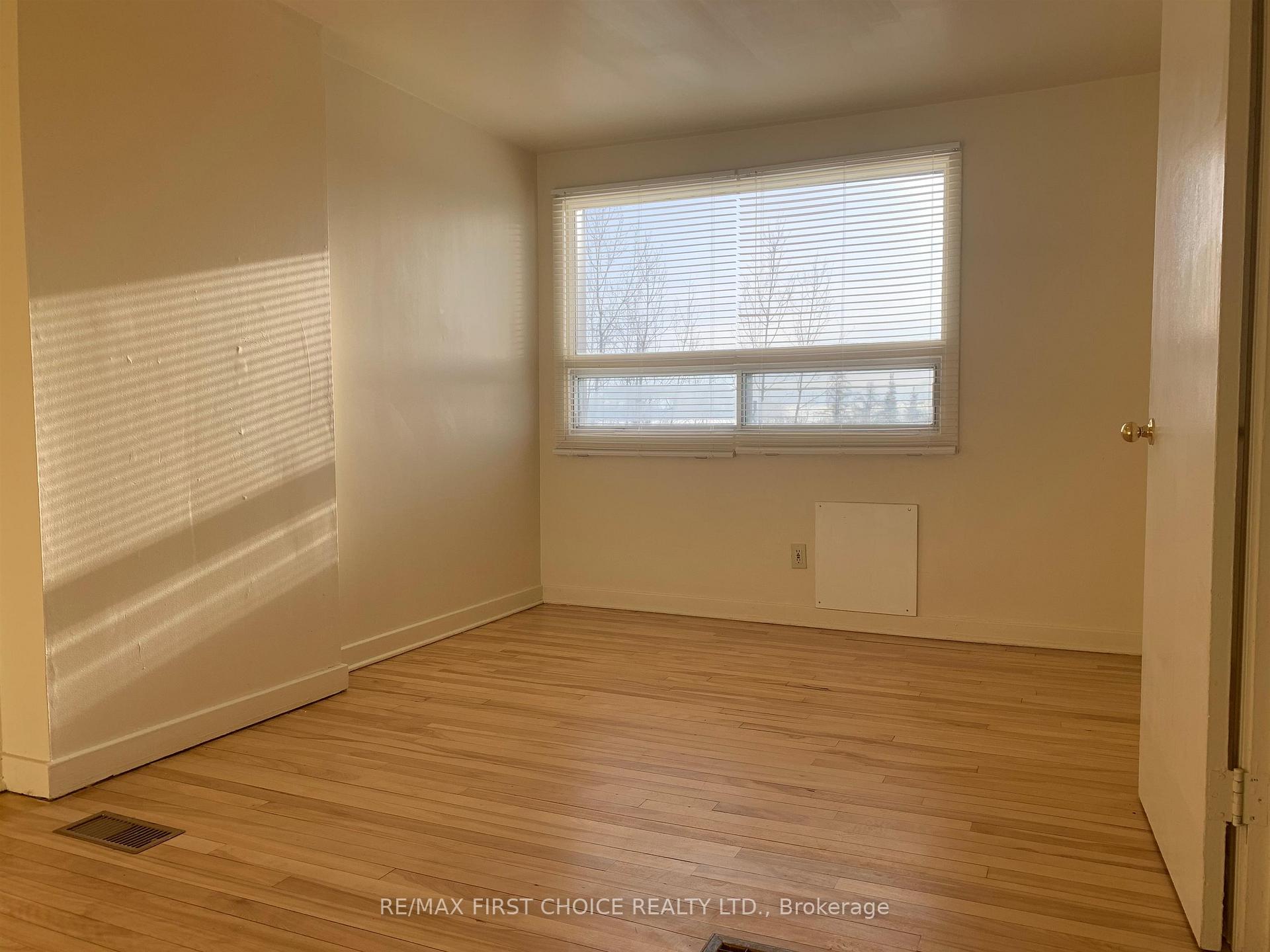 Photo 6 of 235 Strathcona Avenue, Thunder Bay, Current River — HOMEH