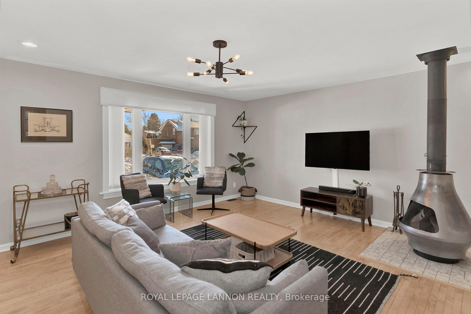 Photo 3 of 76 Hill Street, Thunder Bay, Mariday Heights — HOMEH
