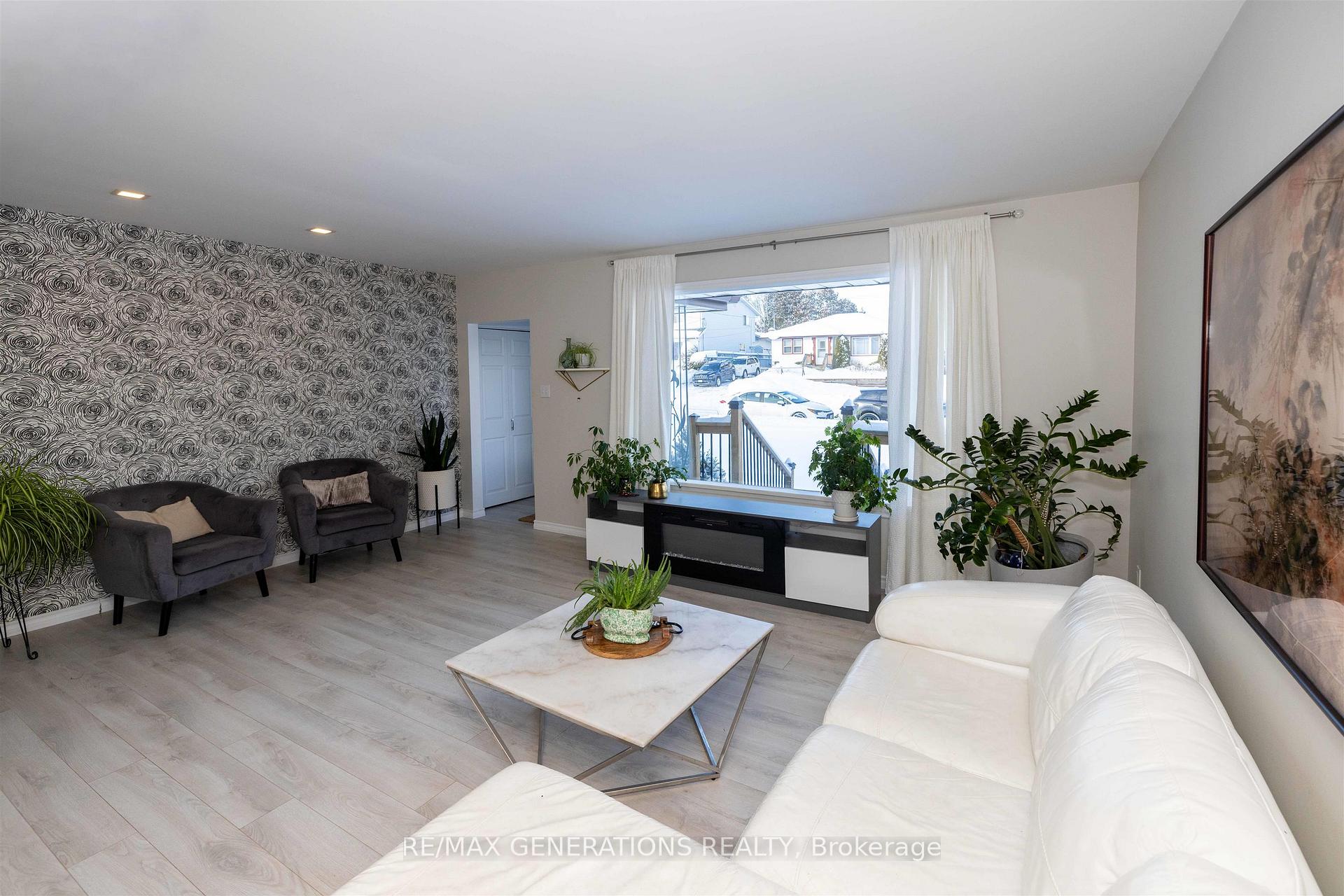 Photo 2 of 587 Faircrest Street, Thunder Bay, West End — HOMEH