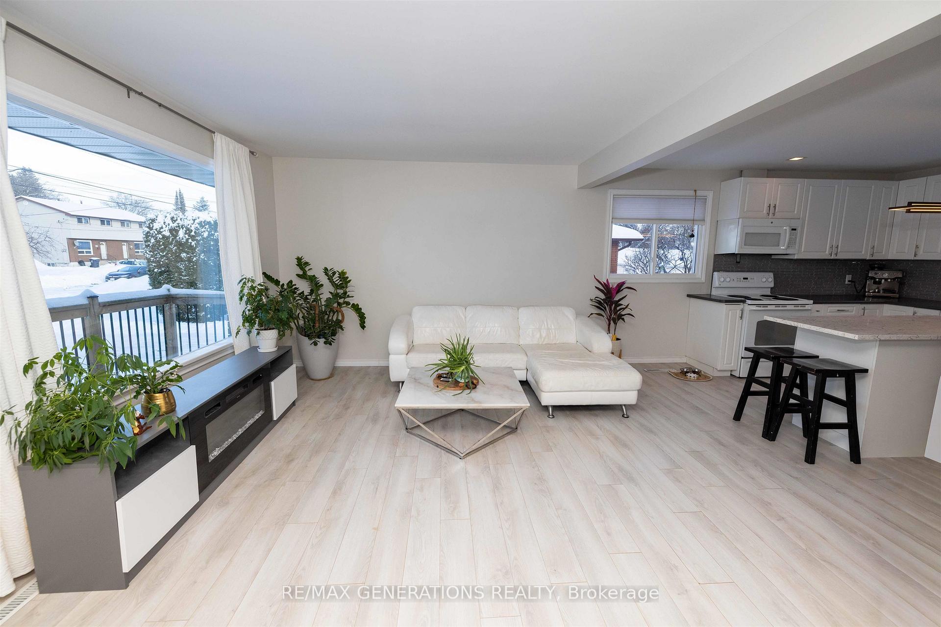 Photo 5 of 587 Faircrest Street, Thunder Bay, West End — HOMEH