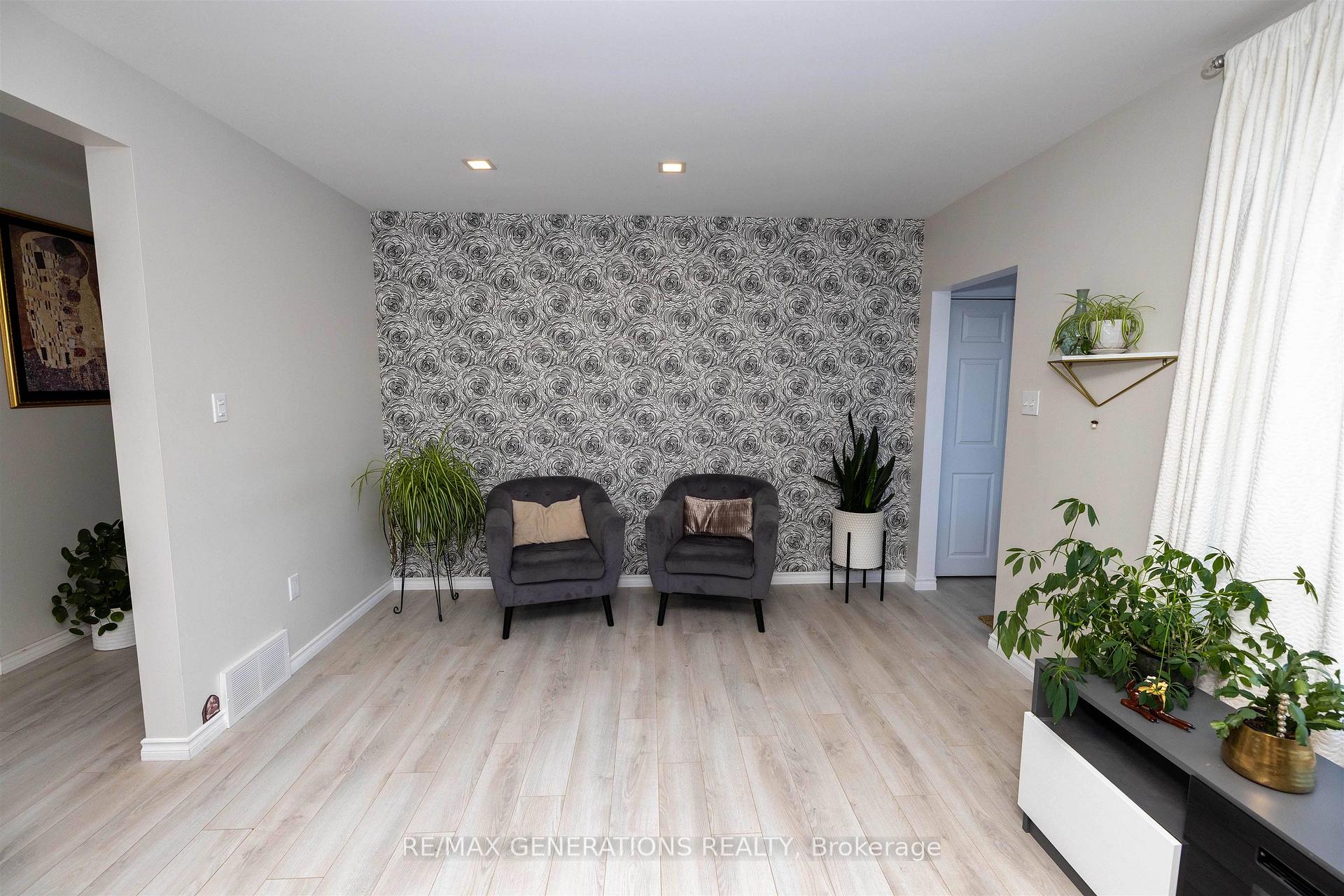 Photo 6 of 587 Faircrest Street, Thunder Bay, West End — HOMEH