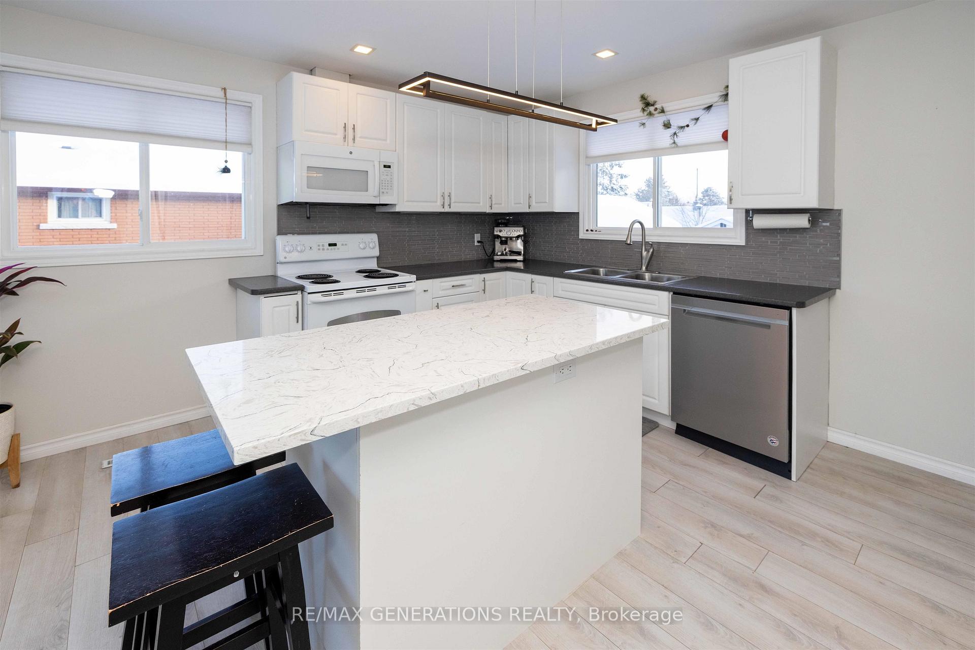 Photo 8 of 587 Faircrest Street, Thunder Bay, West End — HOMEH