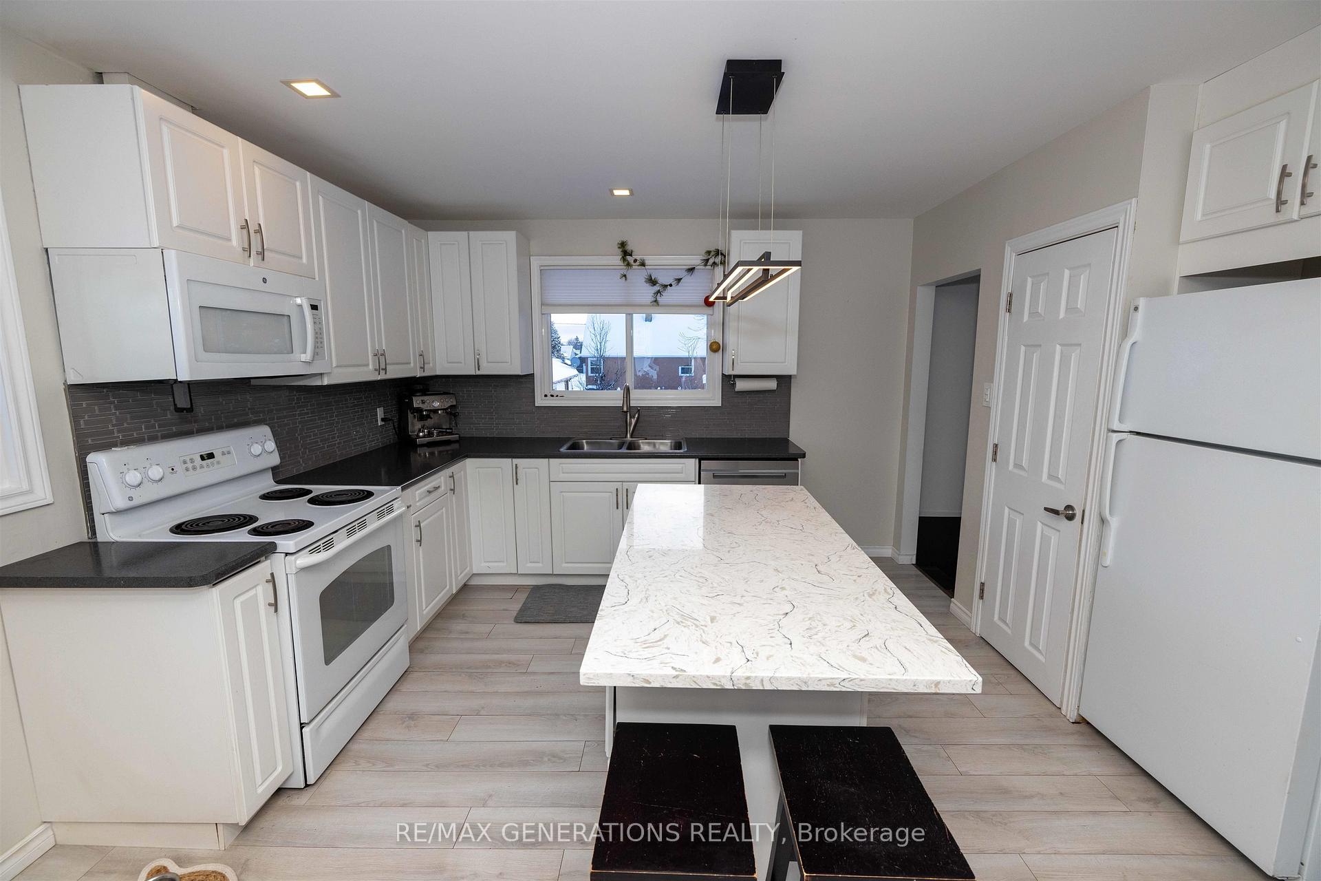 Photo 11 of 587 Faircrest Street, Thunder Bay, West End — HOMEH