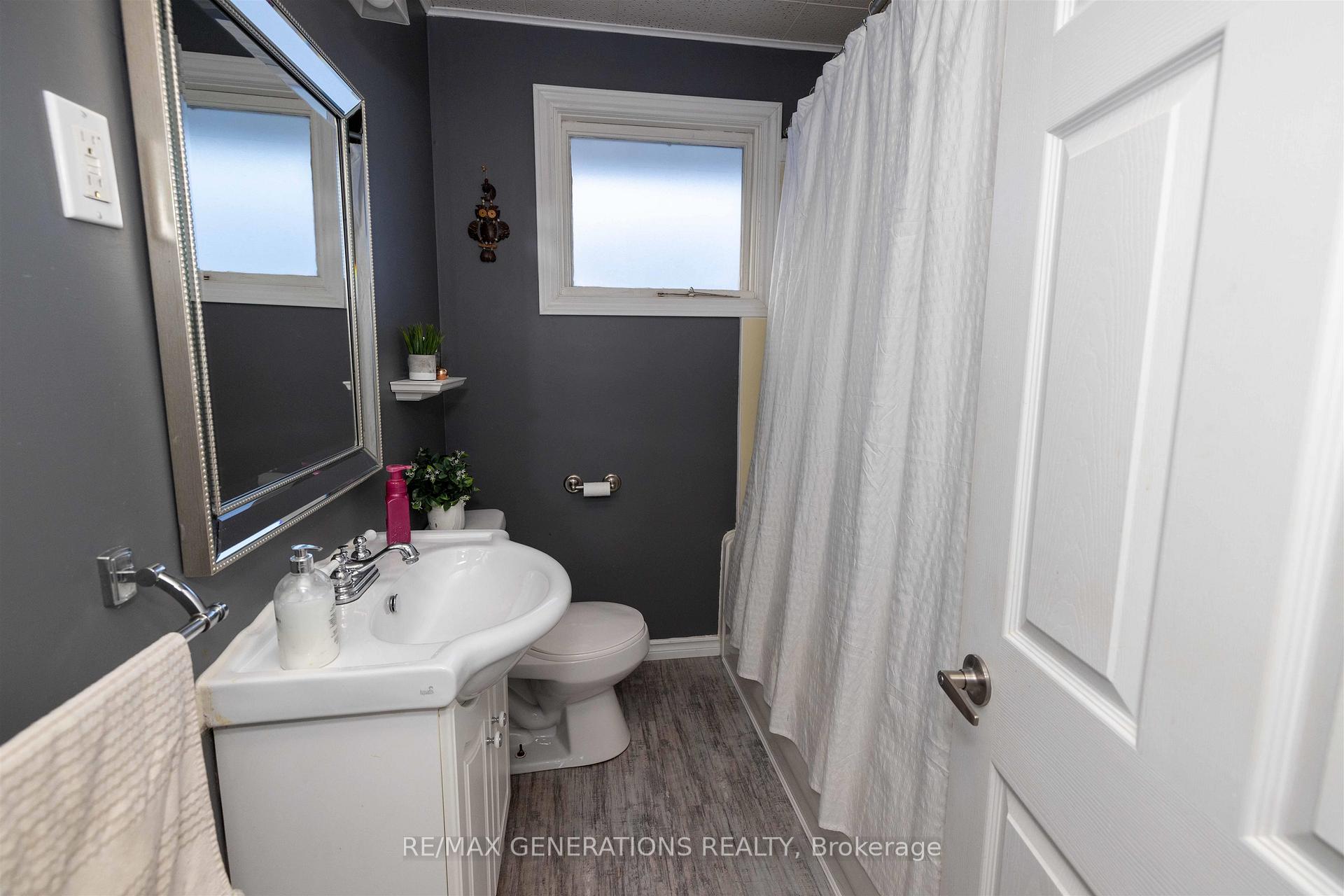 Photo 17 of 587 Faircrest Street, Thunder Bay, West End — HOMEH