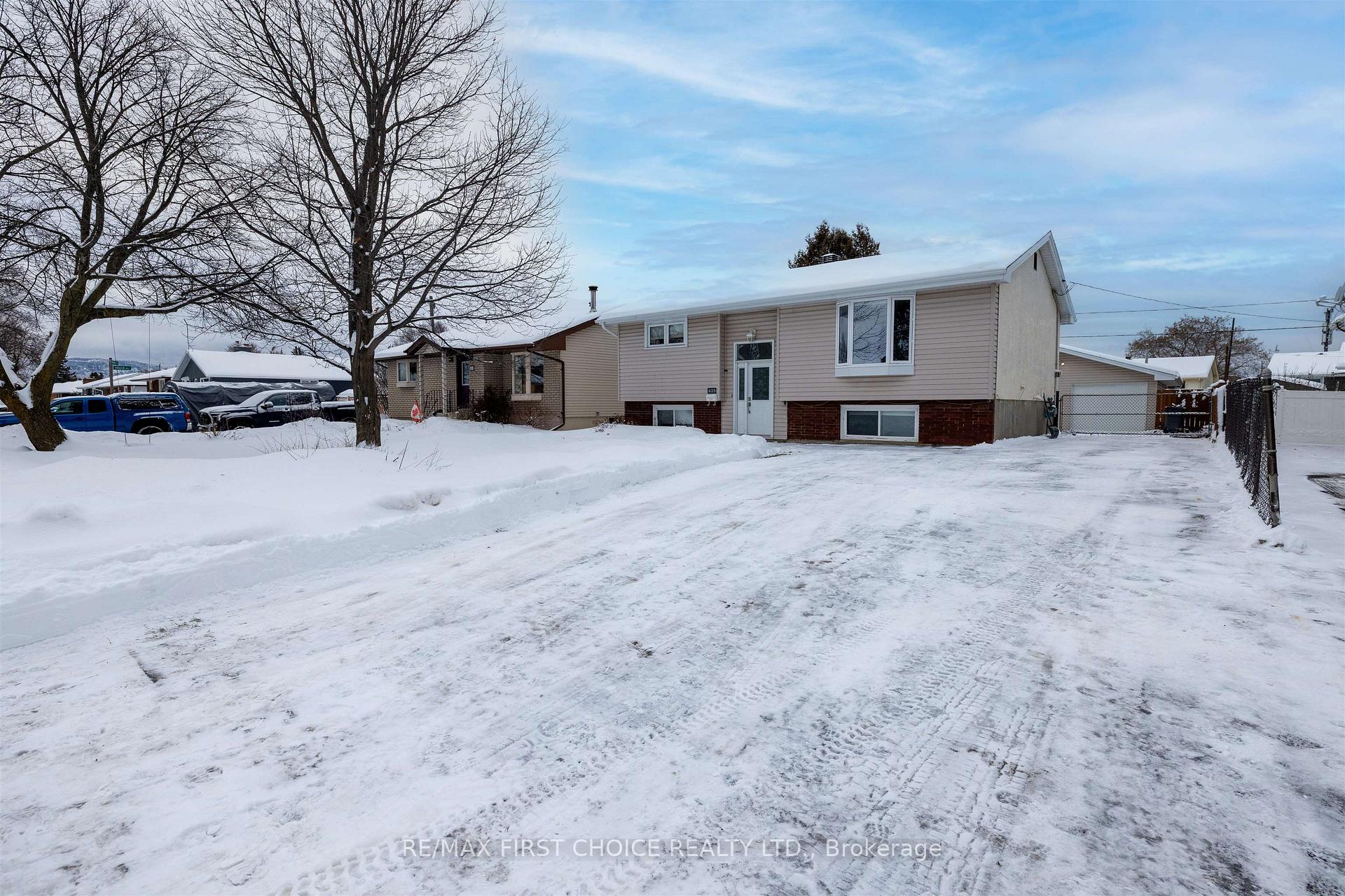 Photo 1 of 423 Westbury Crescent, Thunder Bay, Northwood Park — HOMEH